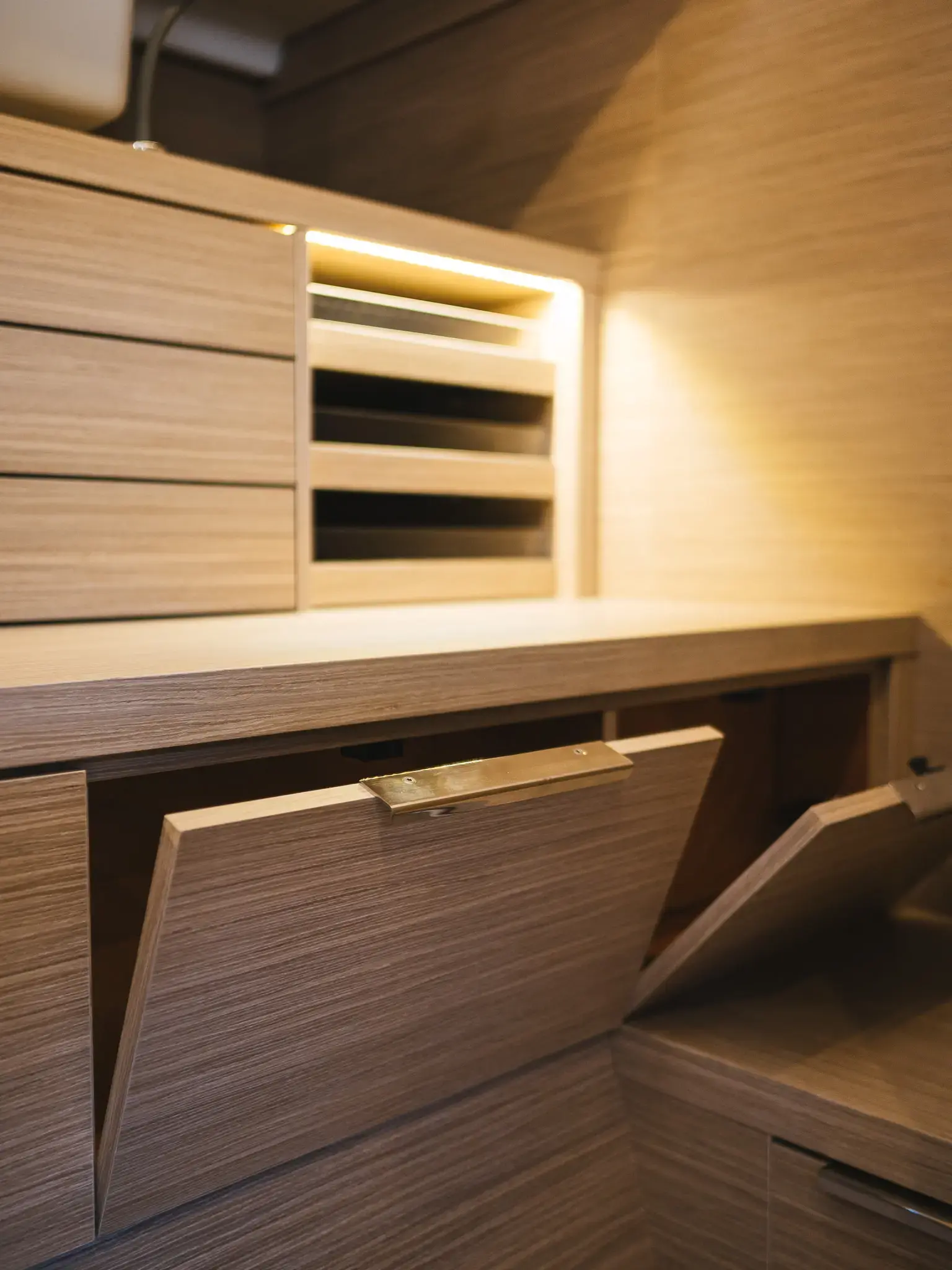 CATWALK thumbnail 66