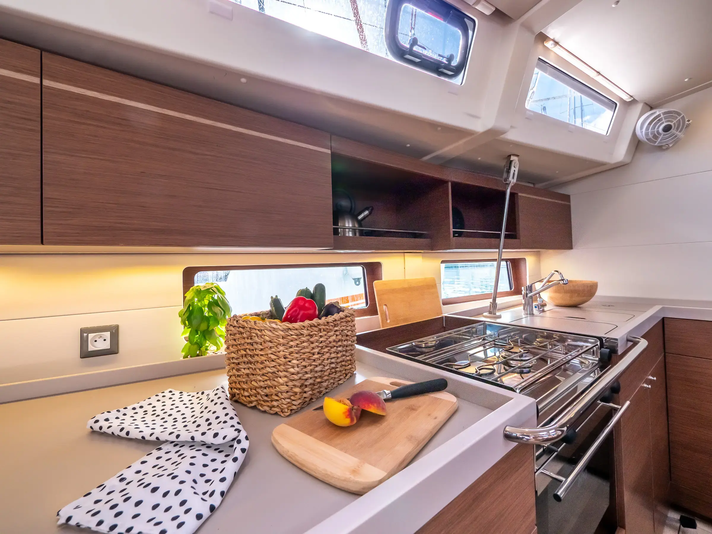 AMORINO thumbnail 10