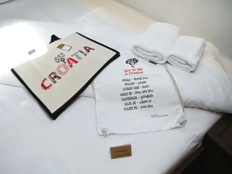 HOT STUFF thumbnail 38