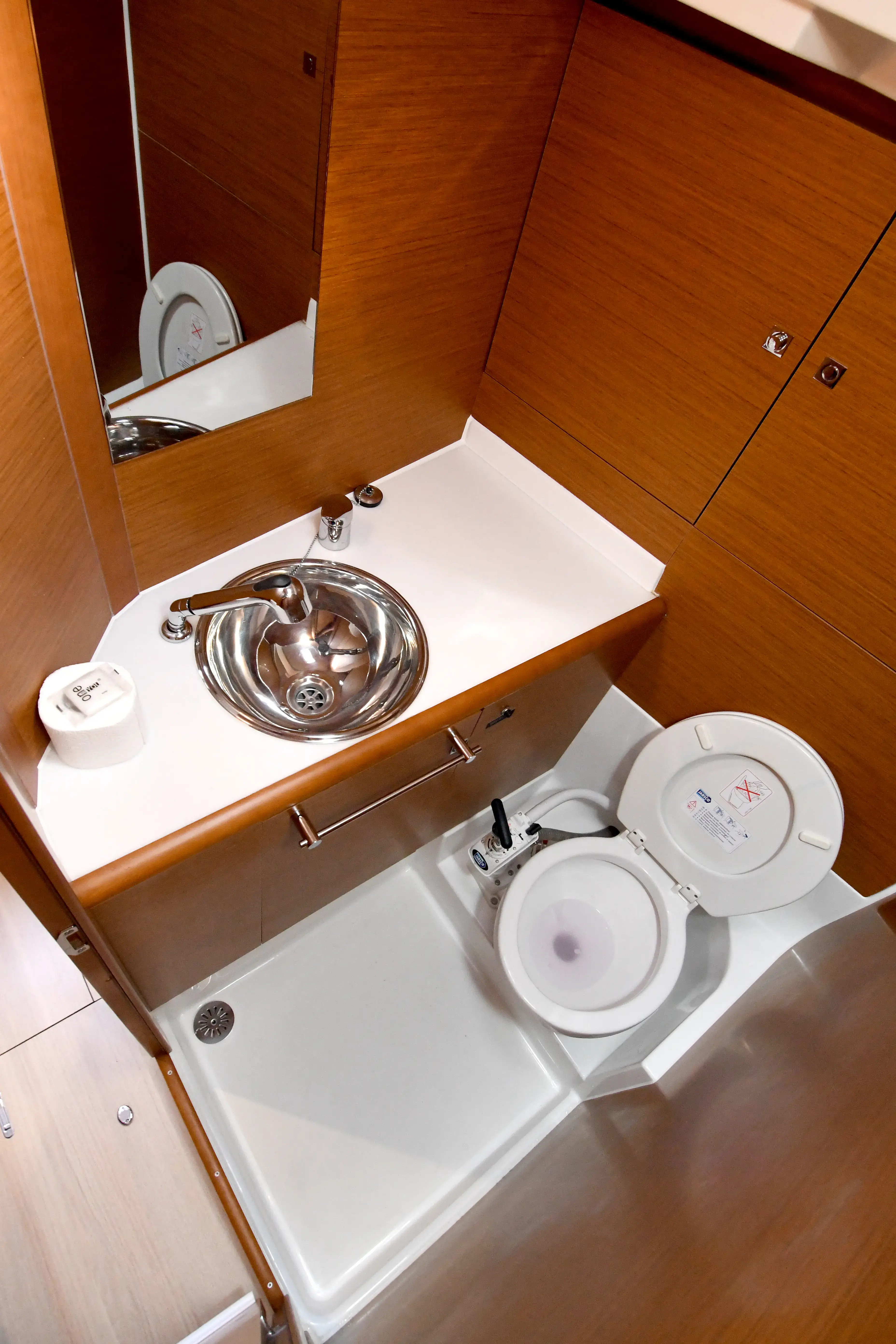 Kiss Kiss thumbnail 16