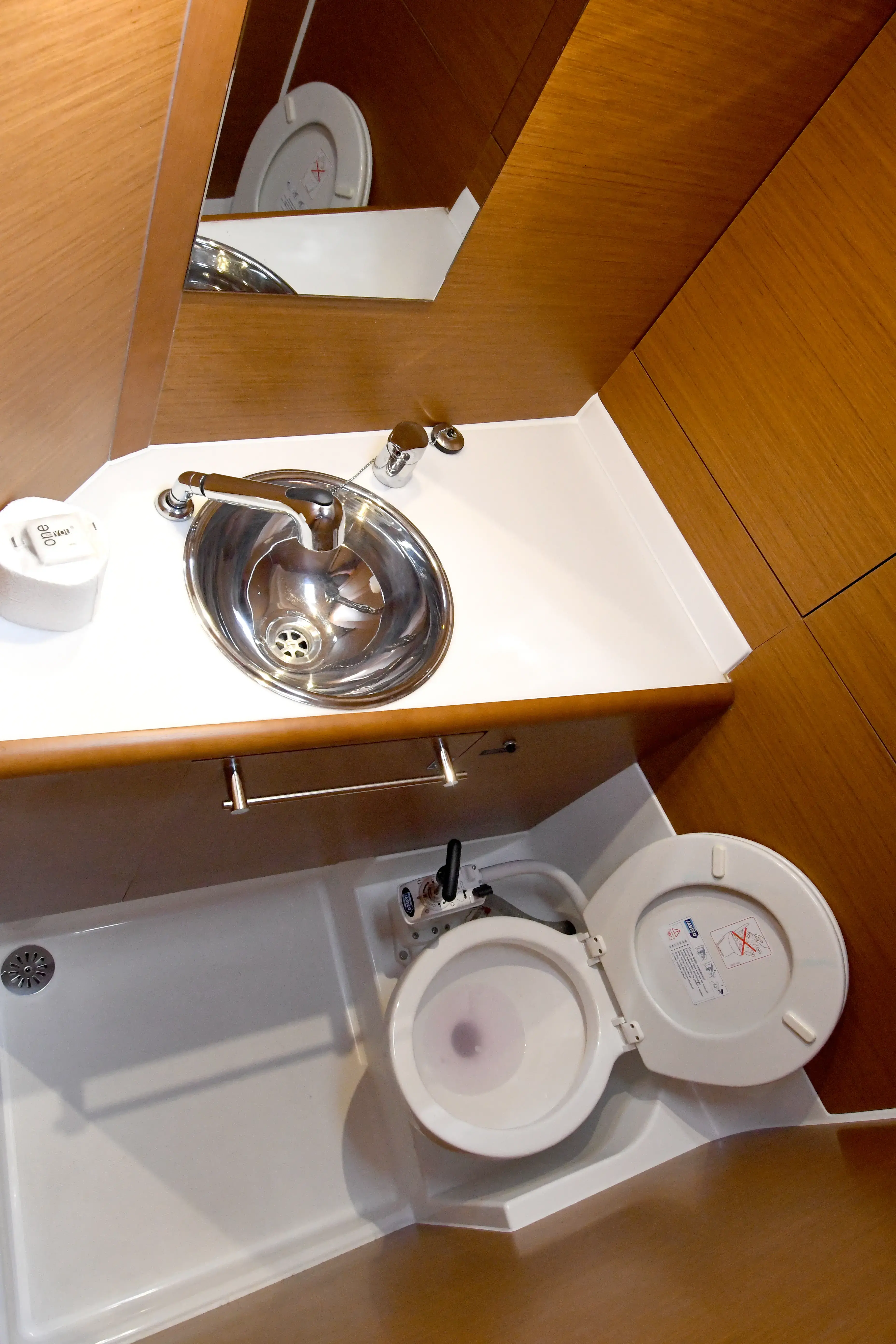 Kiss Kiss thumbnail 4