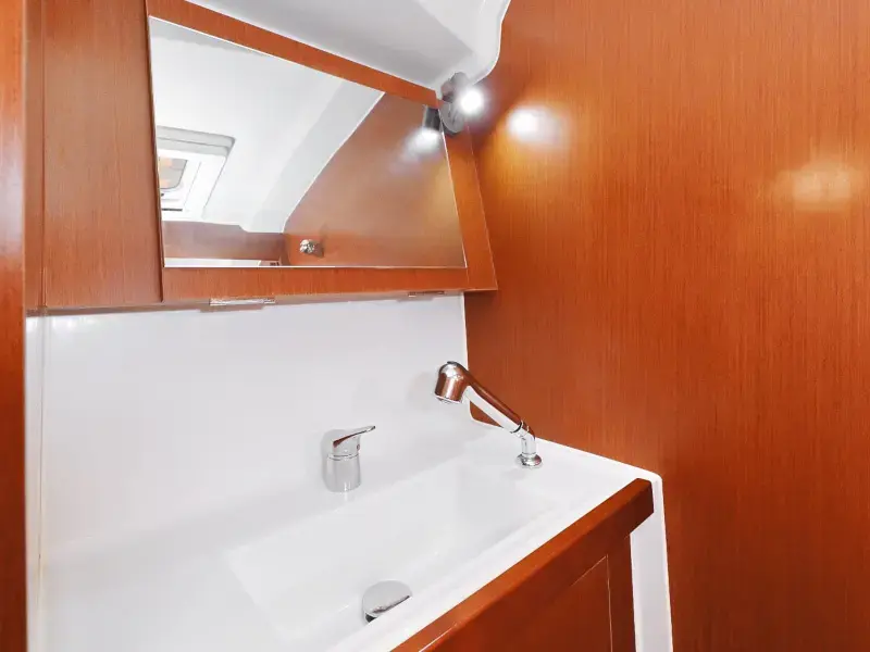 SEVEN  thumbnail 100