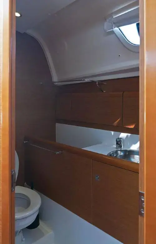 KIKI KISS thumbnail 4