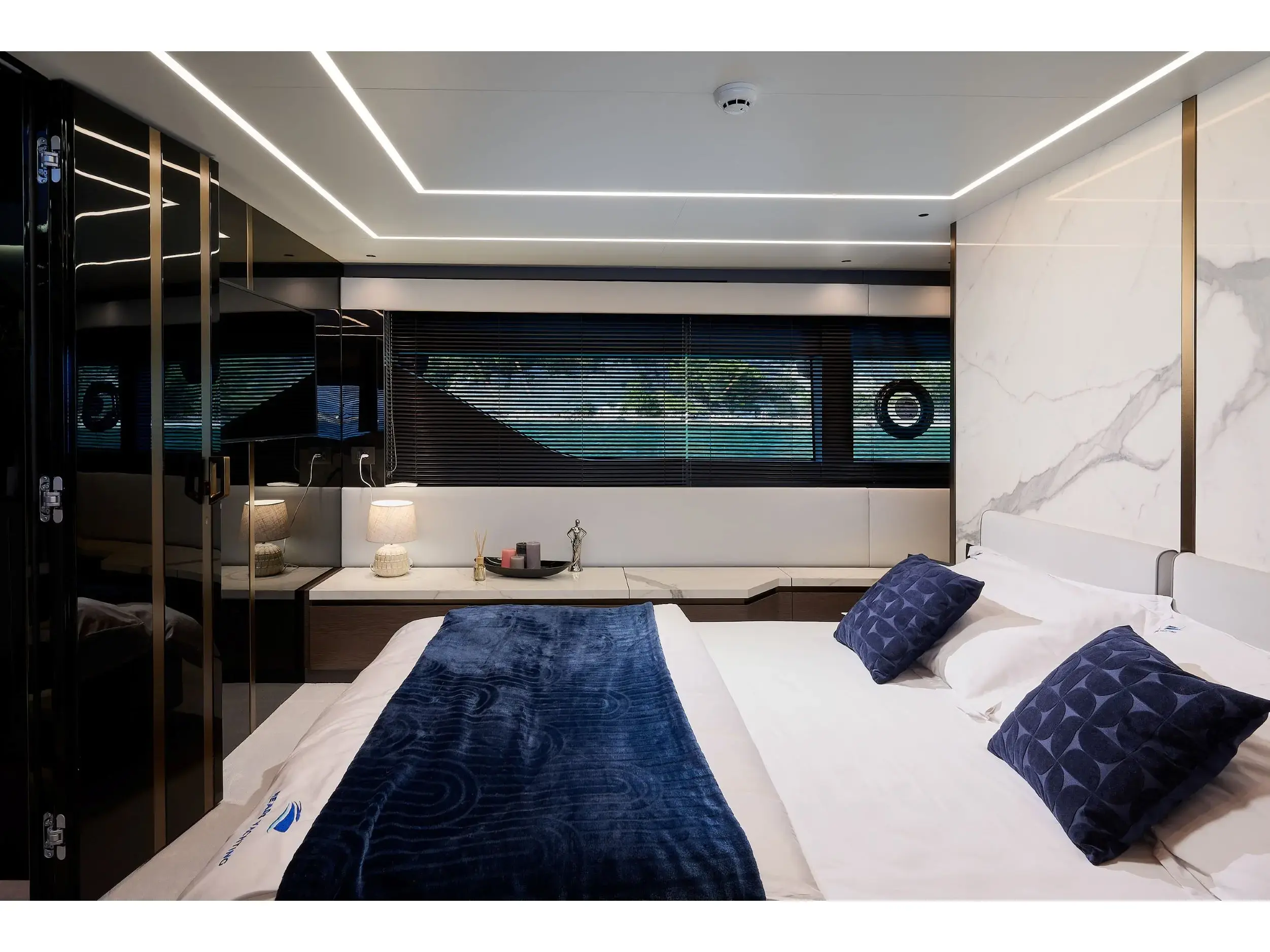 Blue Moon thumbnail 3