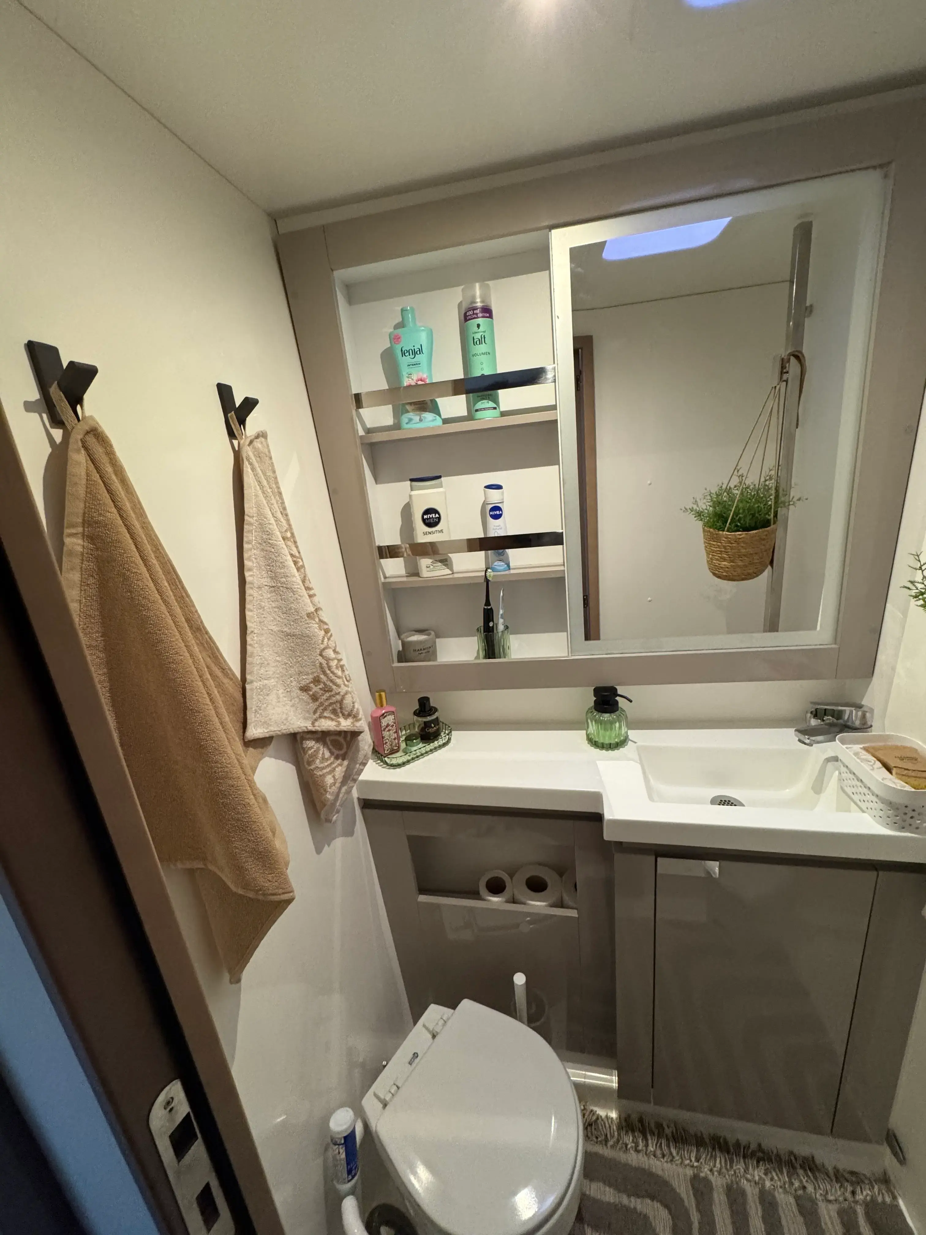 Yacht 1054 thumbnail 13