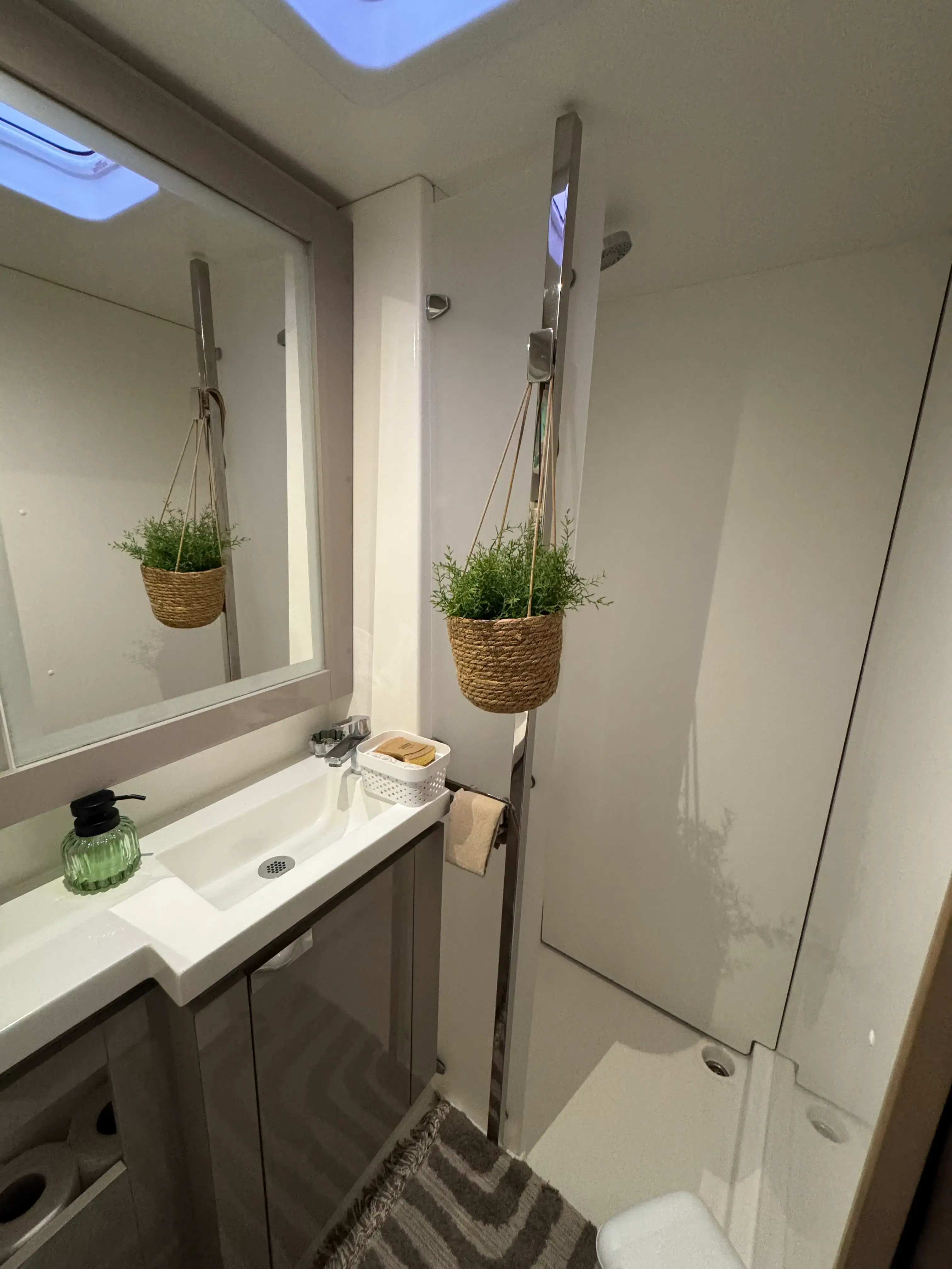 Yacht 1054 thumbnail 14