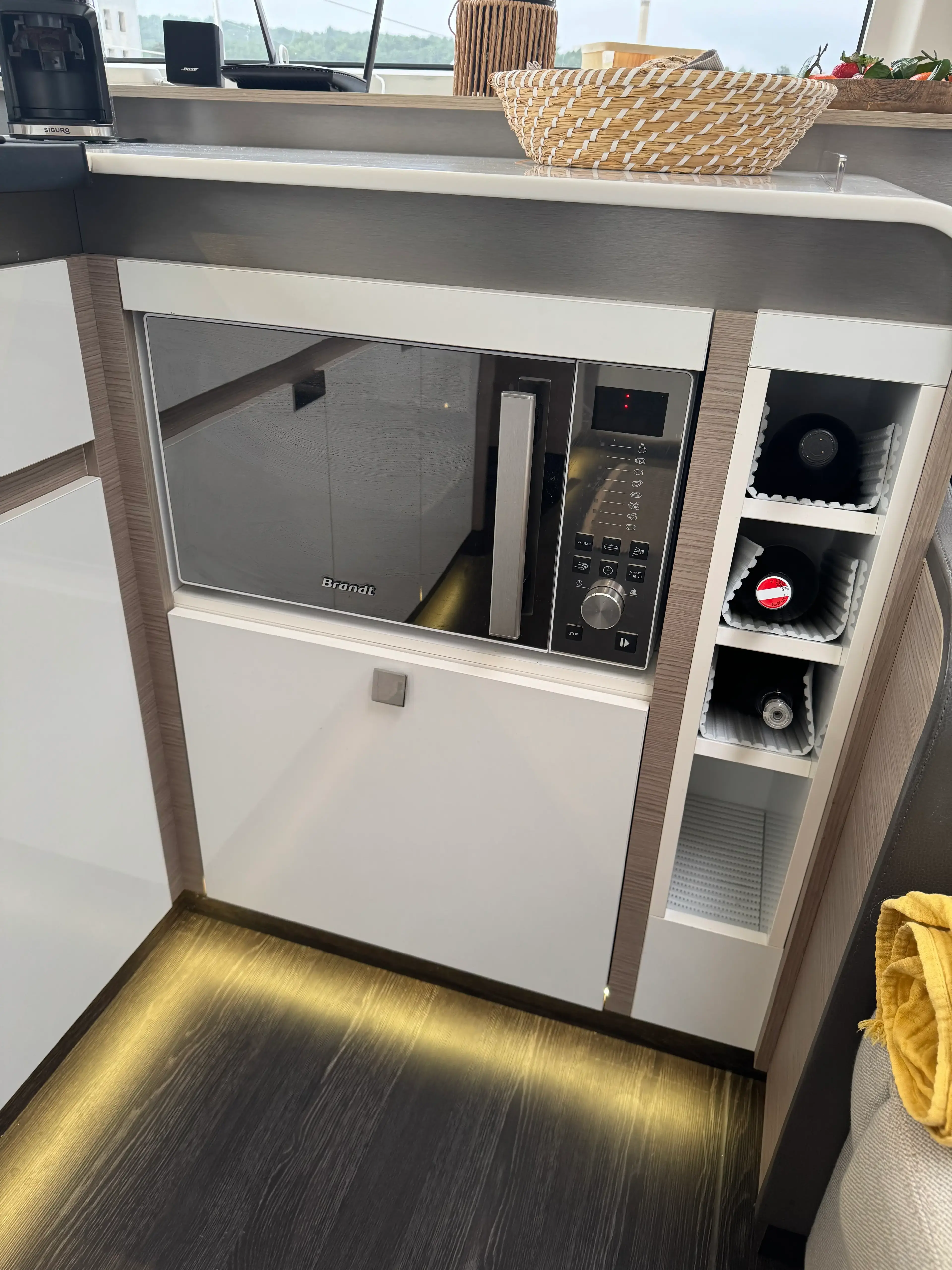 Yacht 1054 thumbnail 17