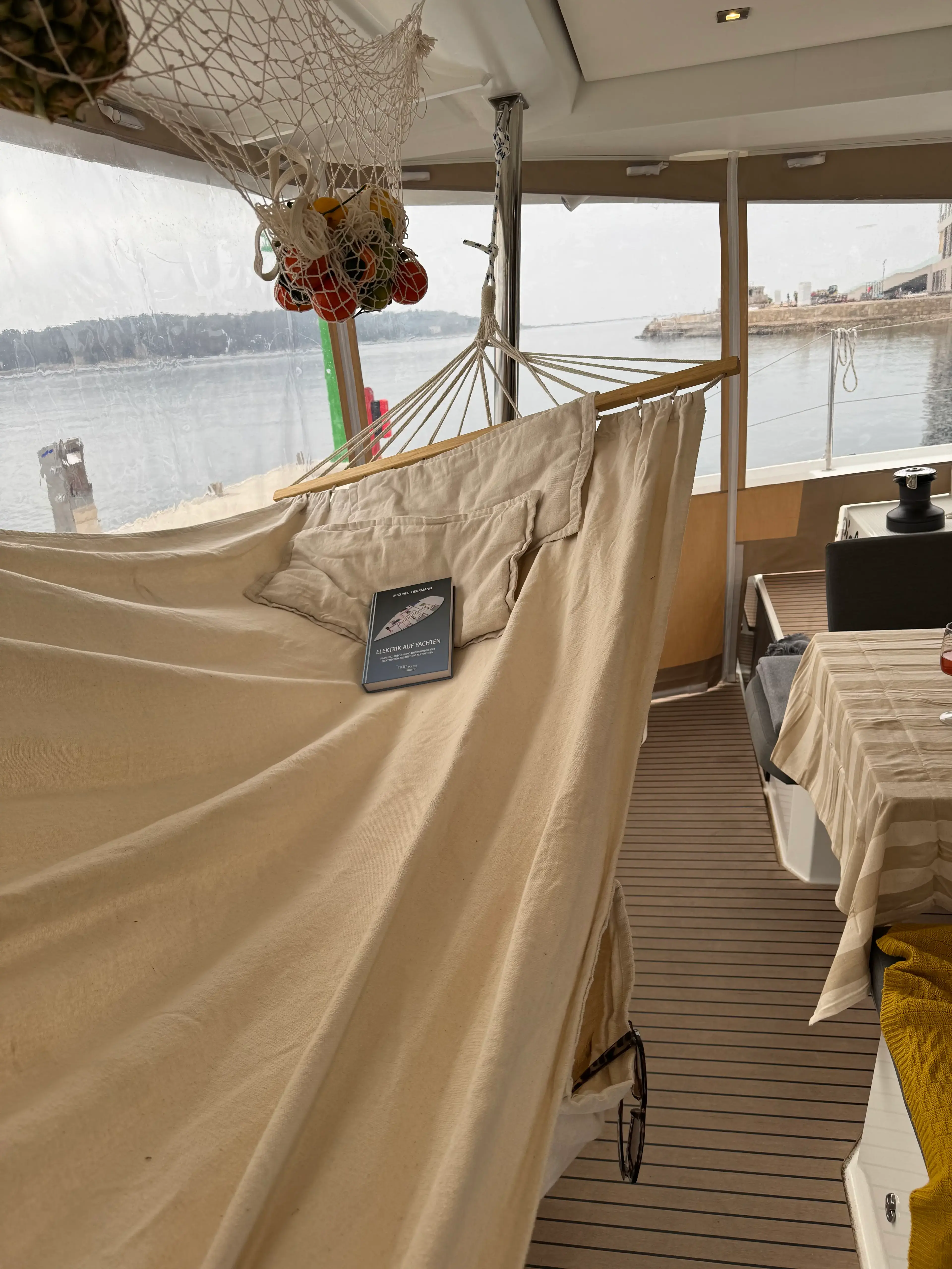 Yacht 1054 thumbnail 20