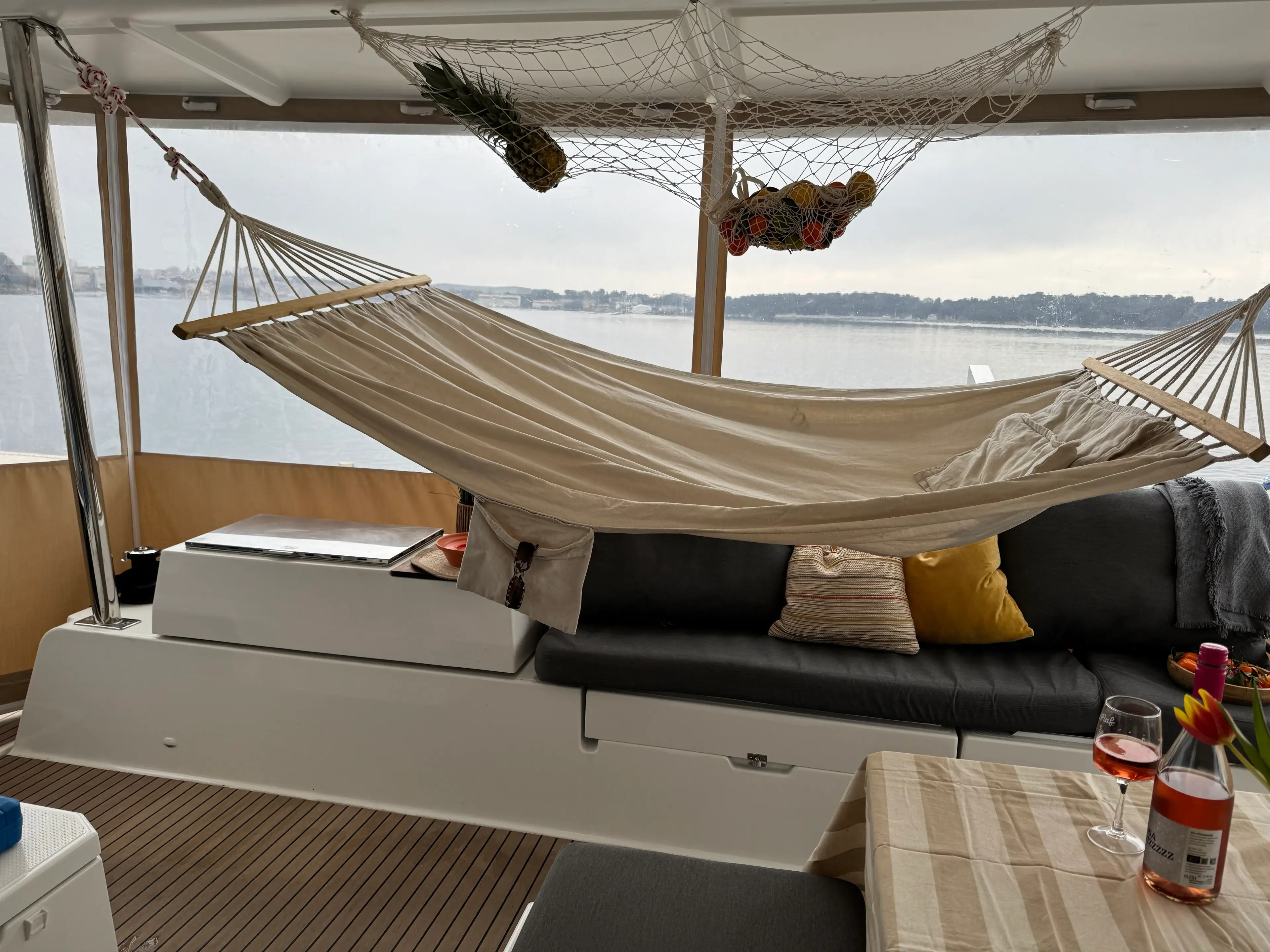 Yacht 1054 thumbnail 22