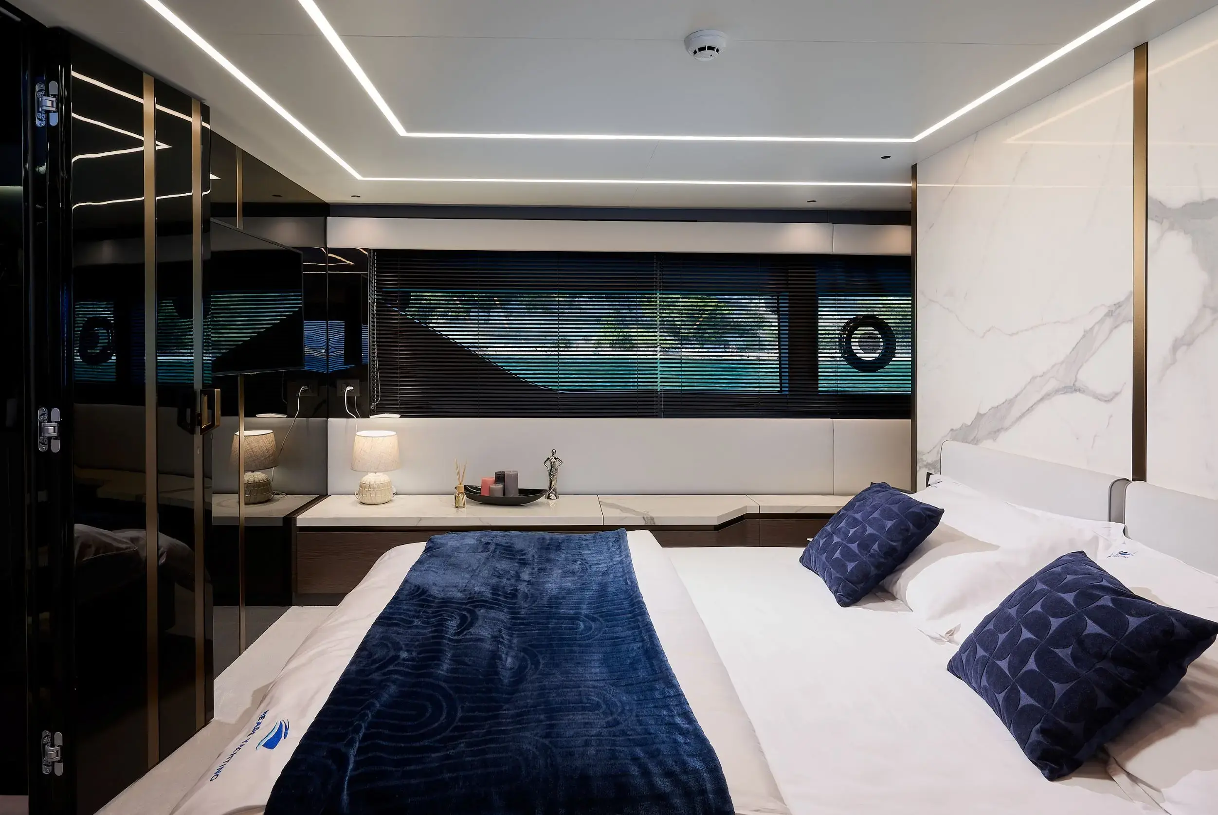 Blue Moon thumbnail 13