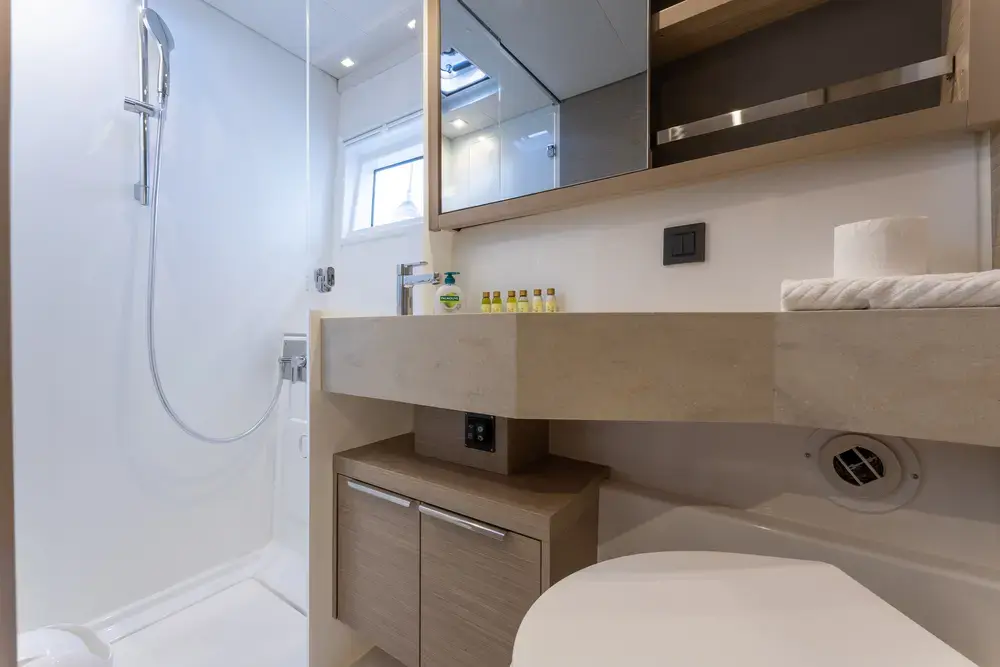 LINDA II thumbnail 9