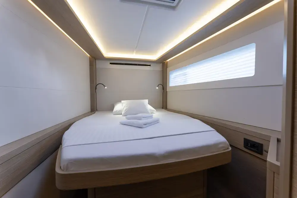 LINDA II thumbnail 10