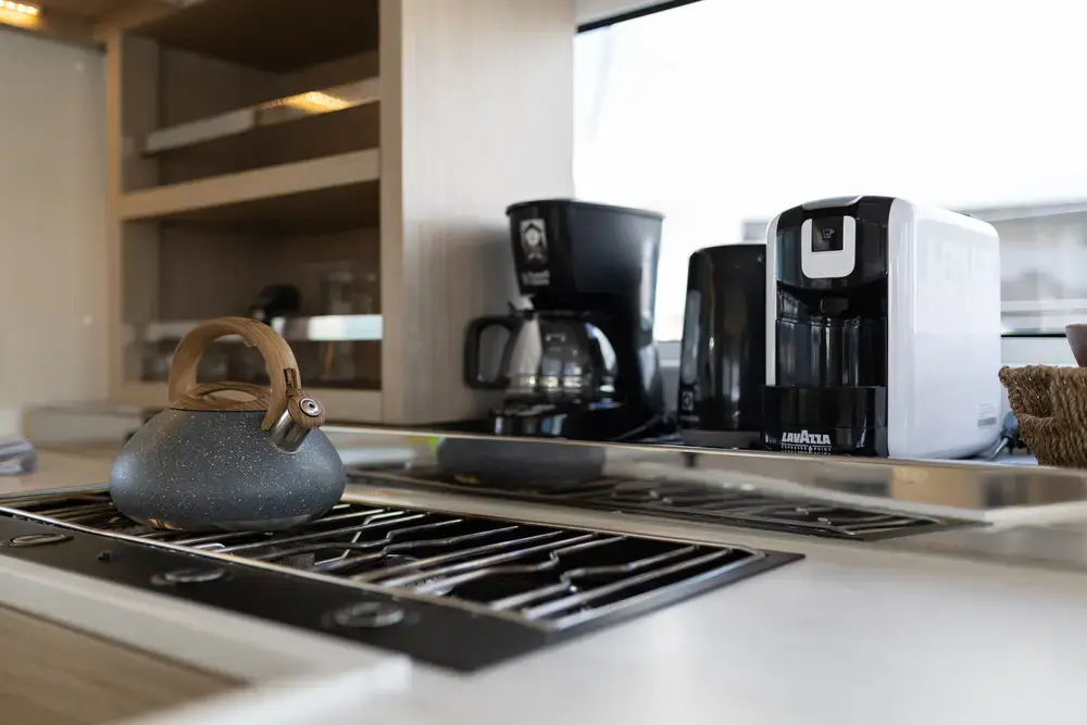 LINDA II thumbnail 13