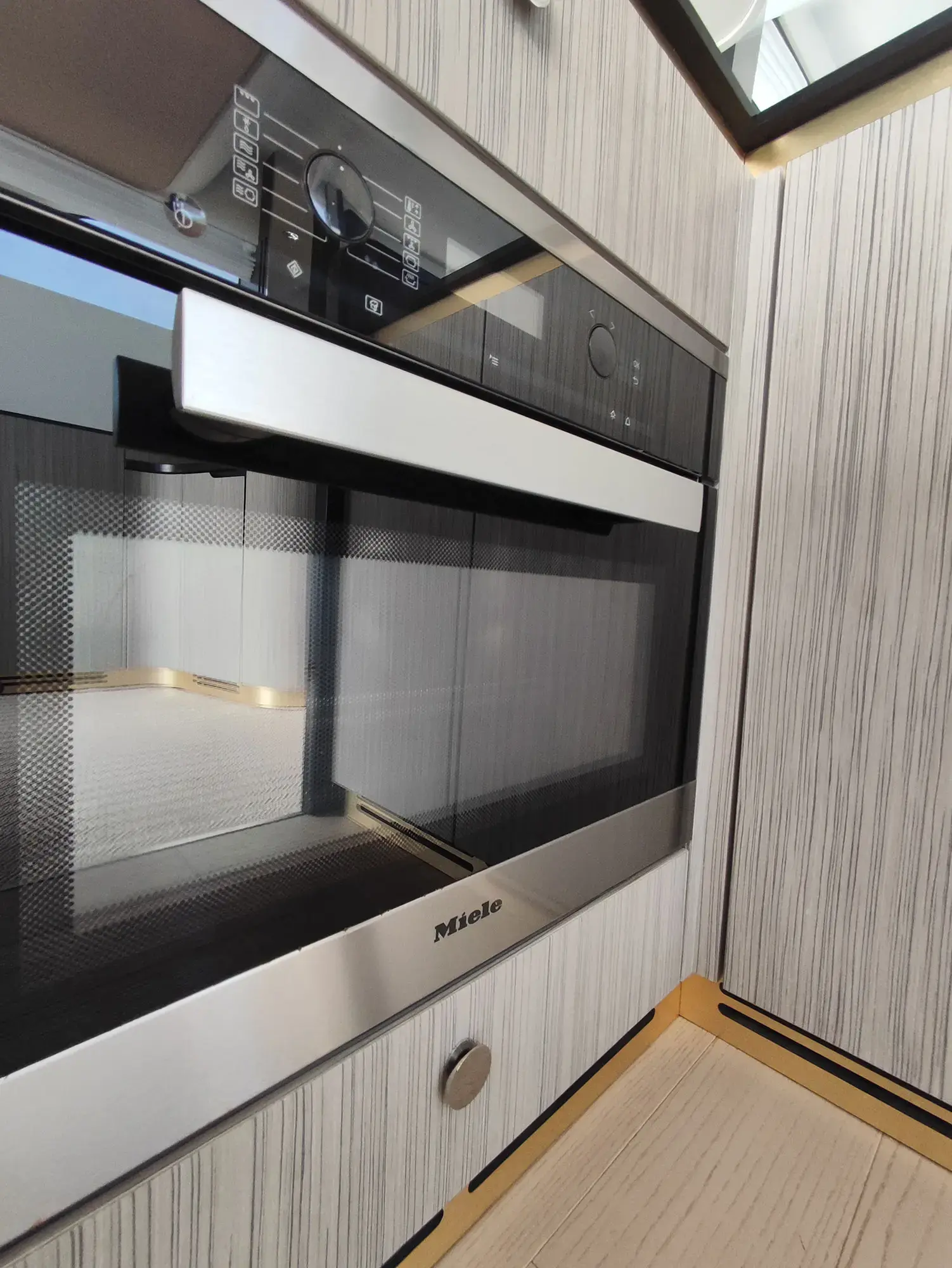 BE HAPPY thumbnail 9