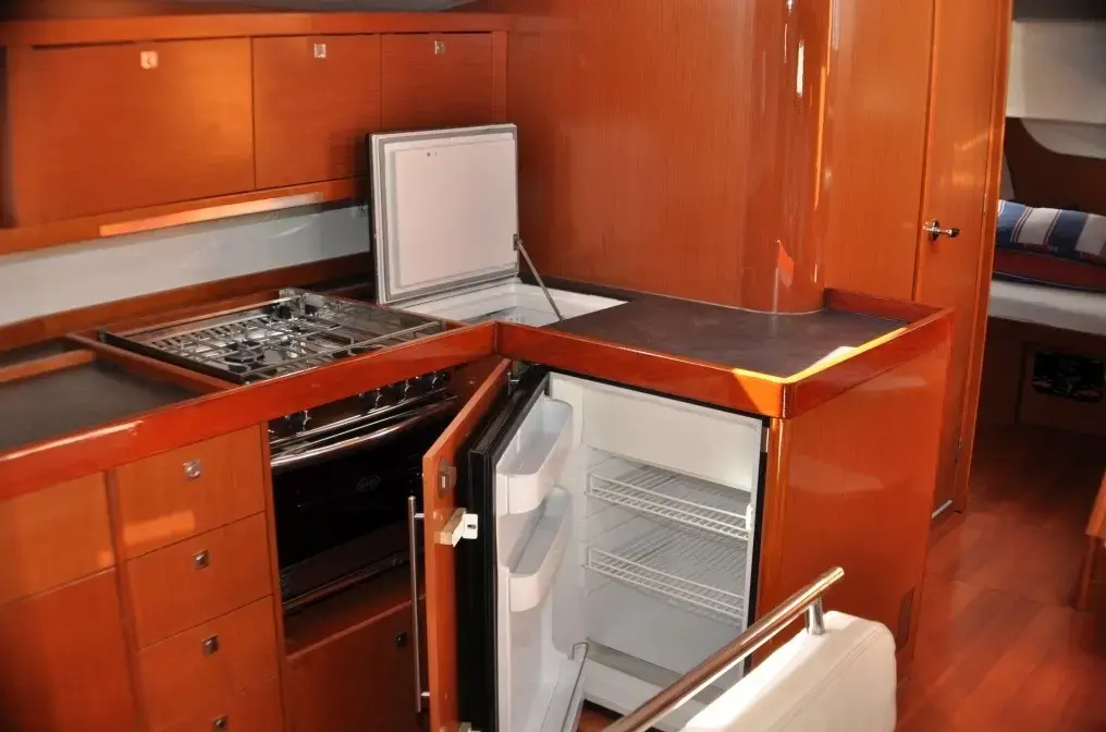 Cheeky Lady thumbnail 6