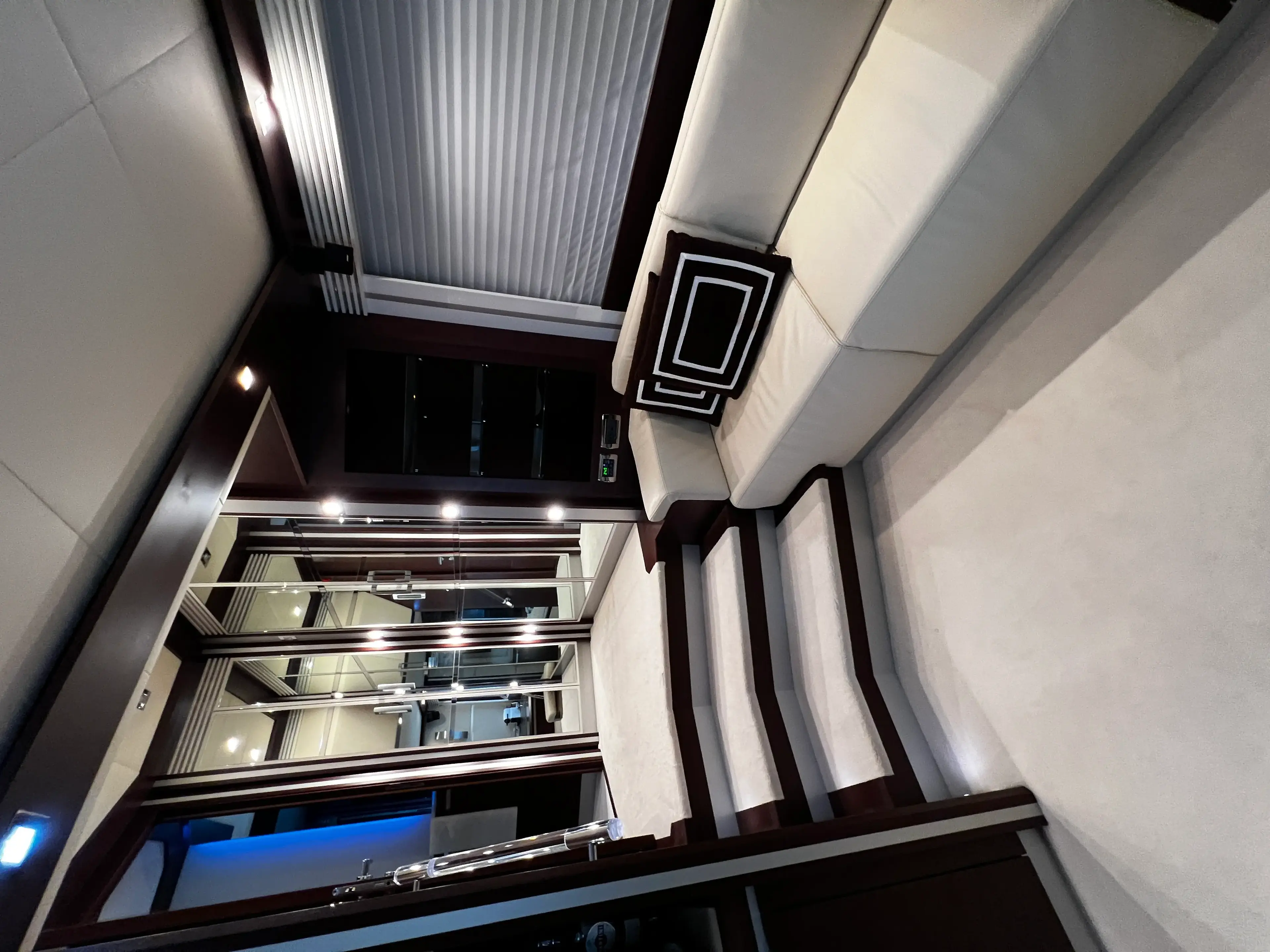 QUO VADIS thumbnail 22