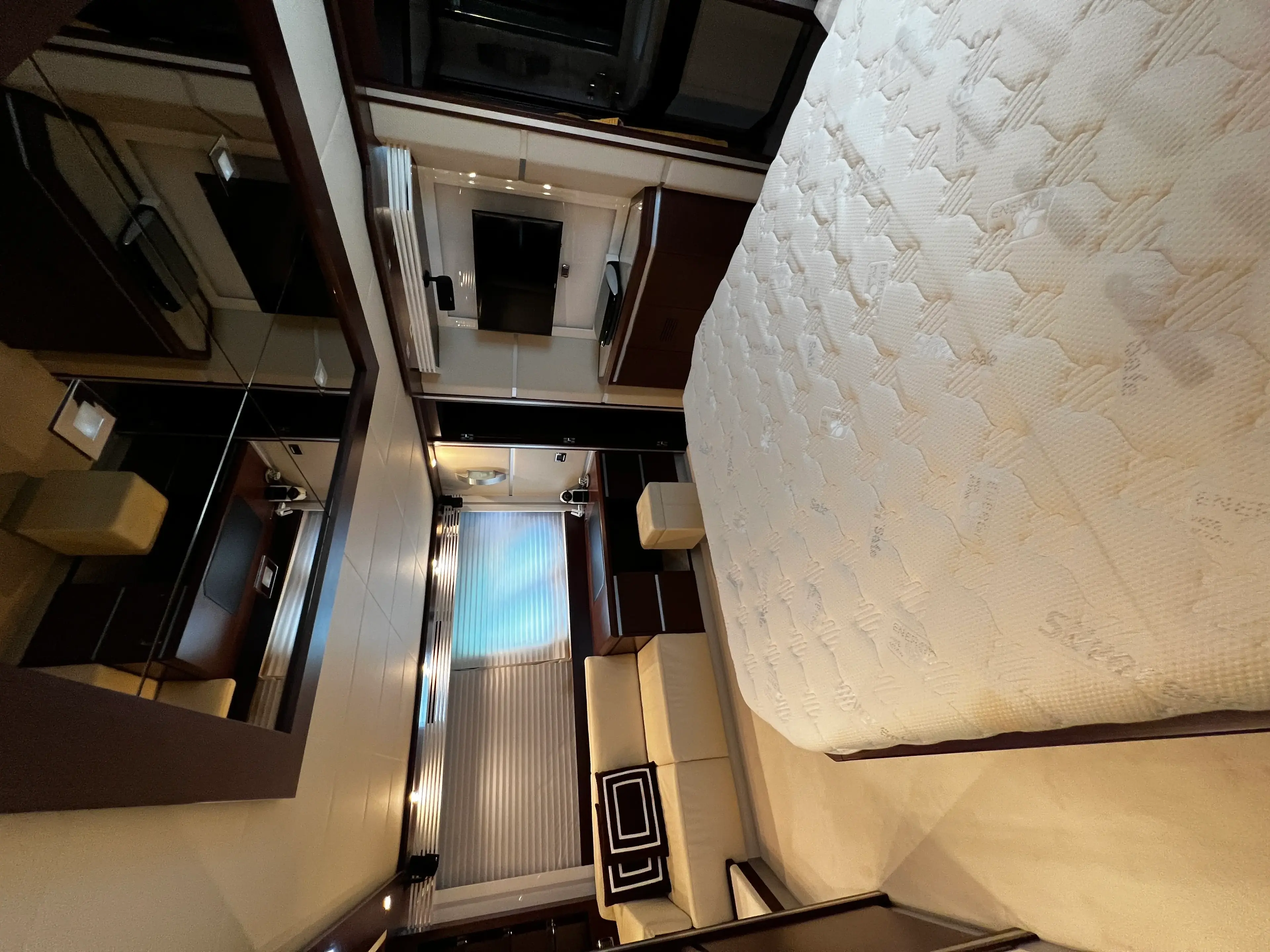 QUO VADIS thumbnail 24