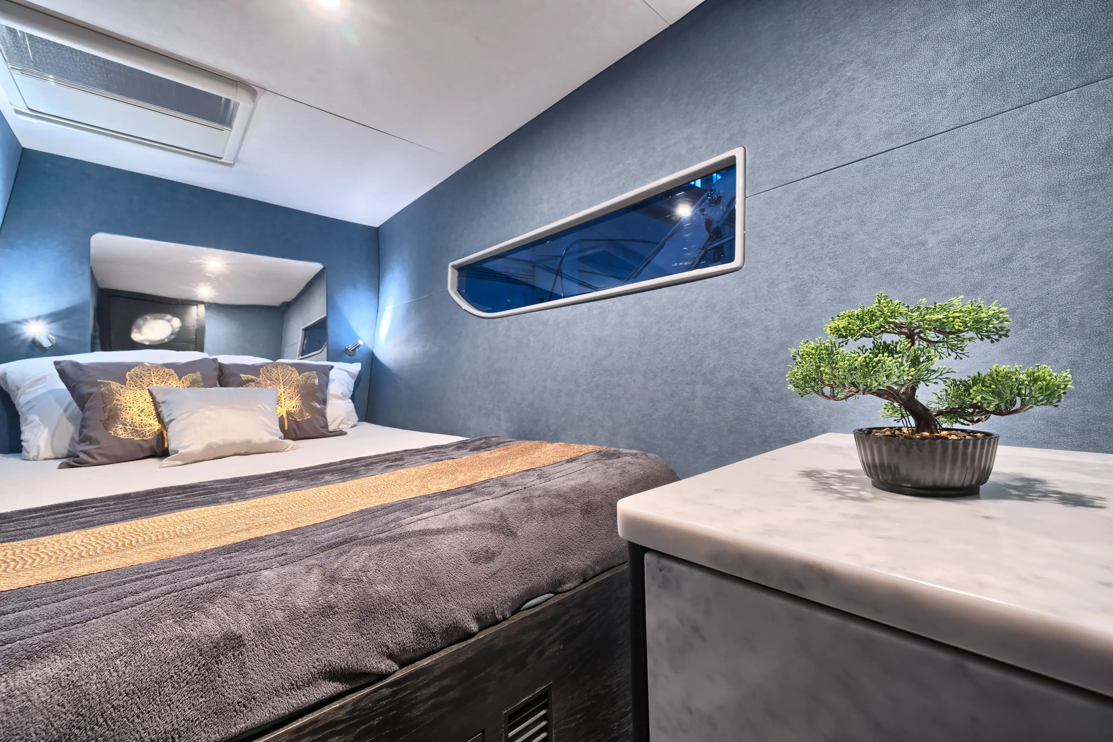 KATAMARAN thumbnail 28