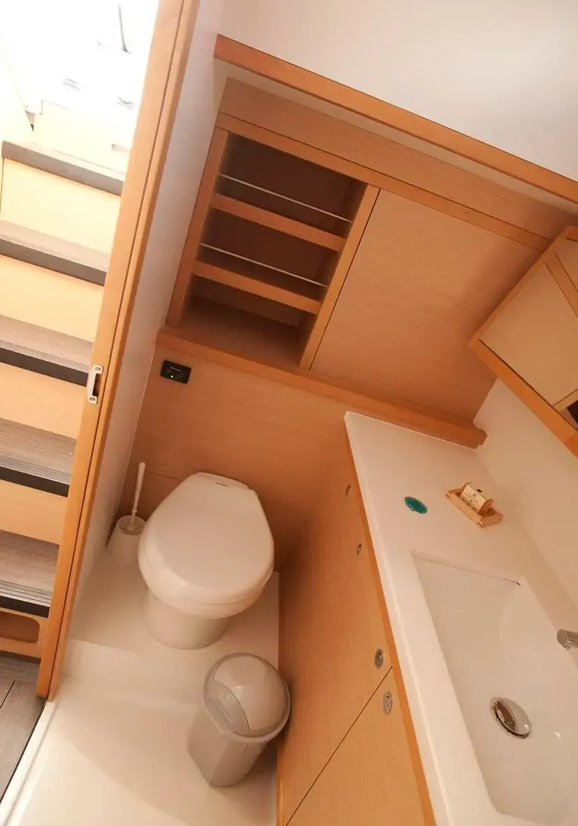 DISCOVERY I thumbnail 44