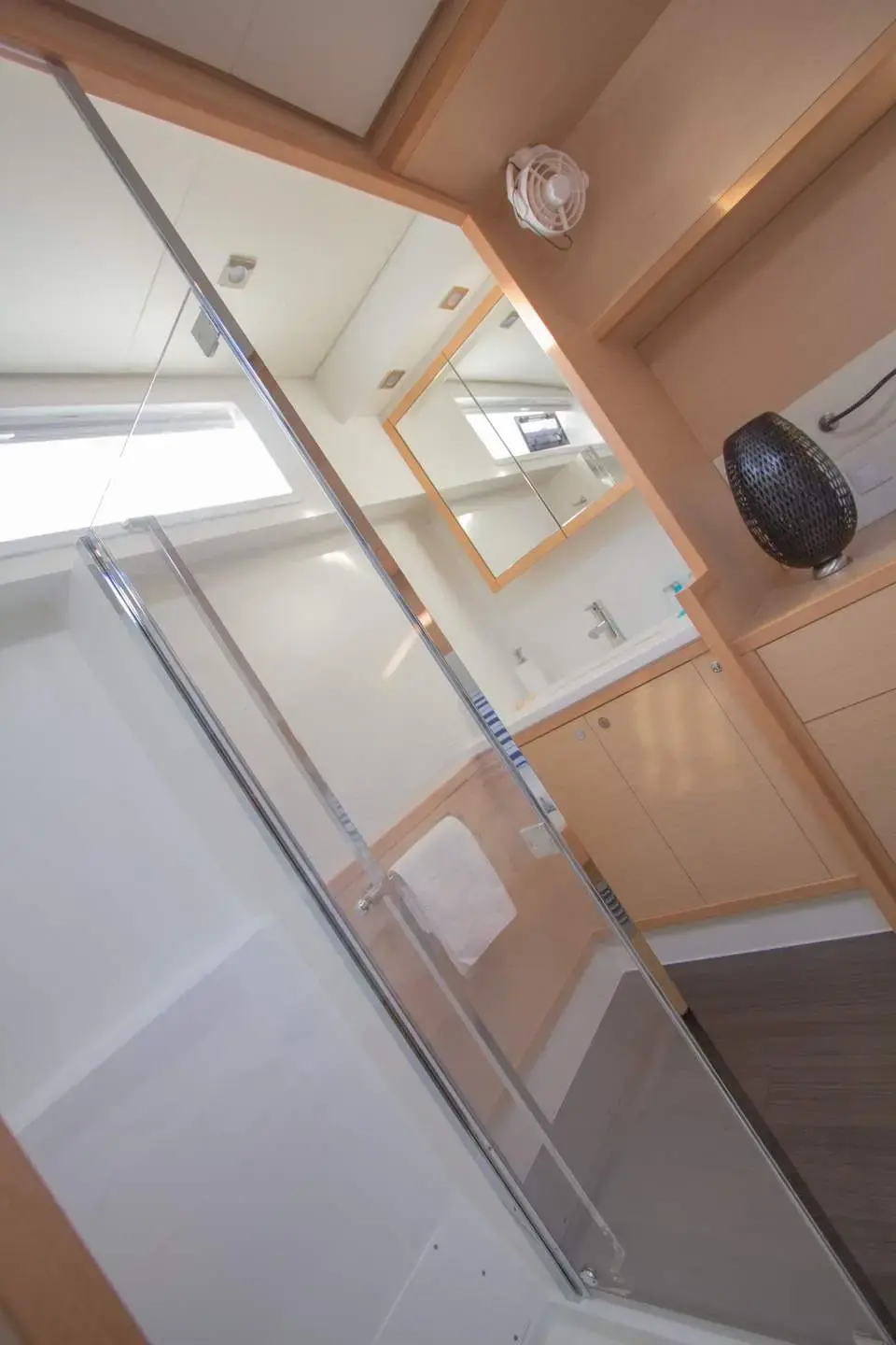 DISCOVERY I thumbnail 46