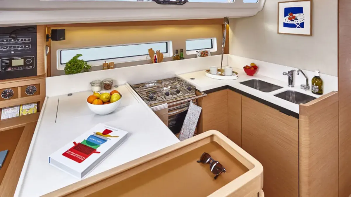 Sunsail 44 SO Classic thumbnail 7