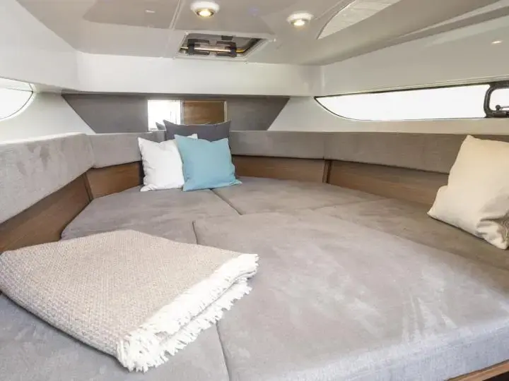 Beneteau 9 thumbnail 2