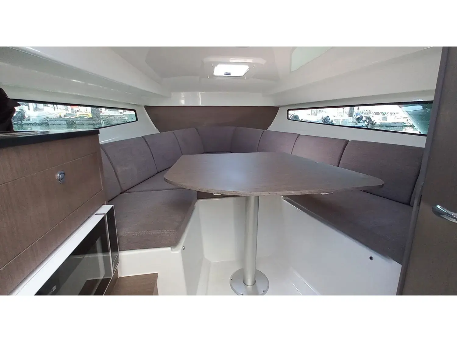 Beneteau 8 thumbnail 3