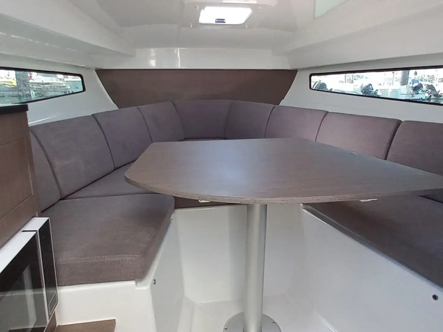 Beneteau 8 thumbnail 7