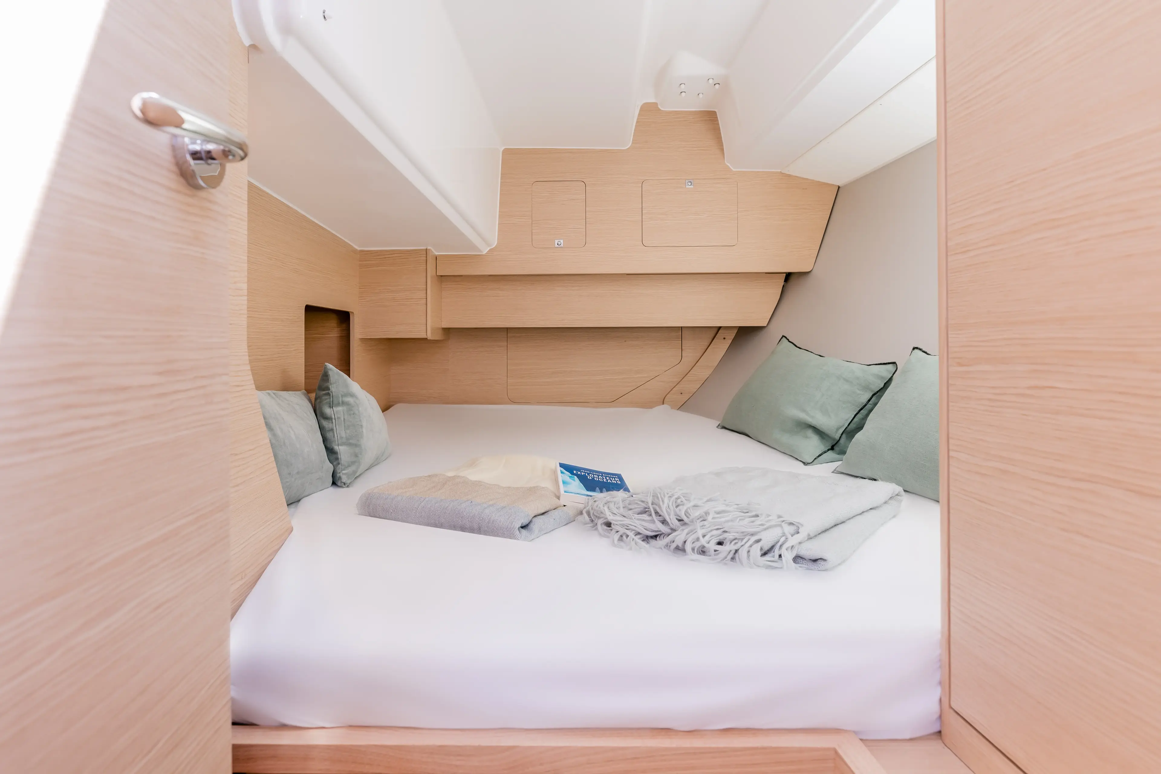 Sunsail 37.3 Premium thumbnail 10