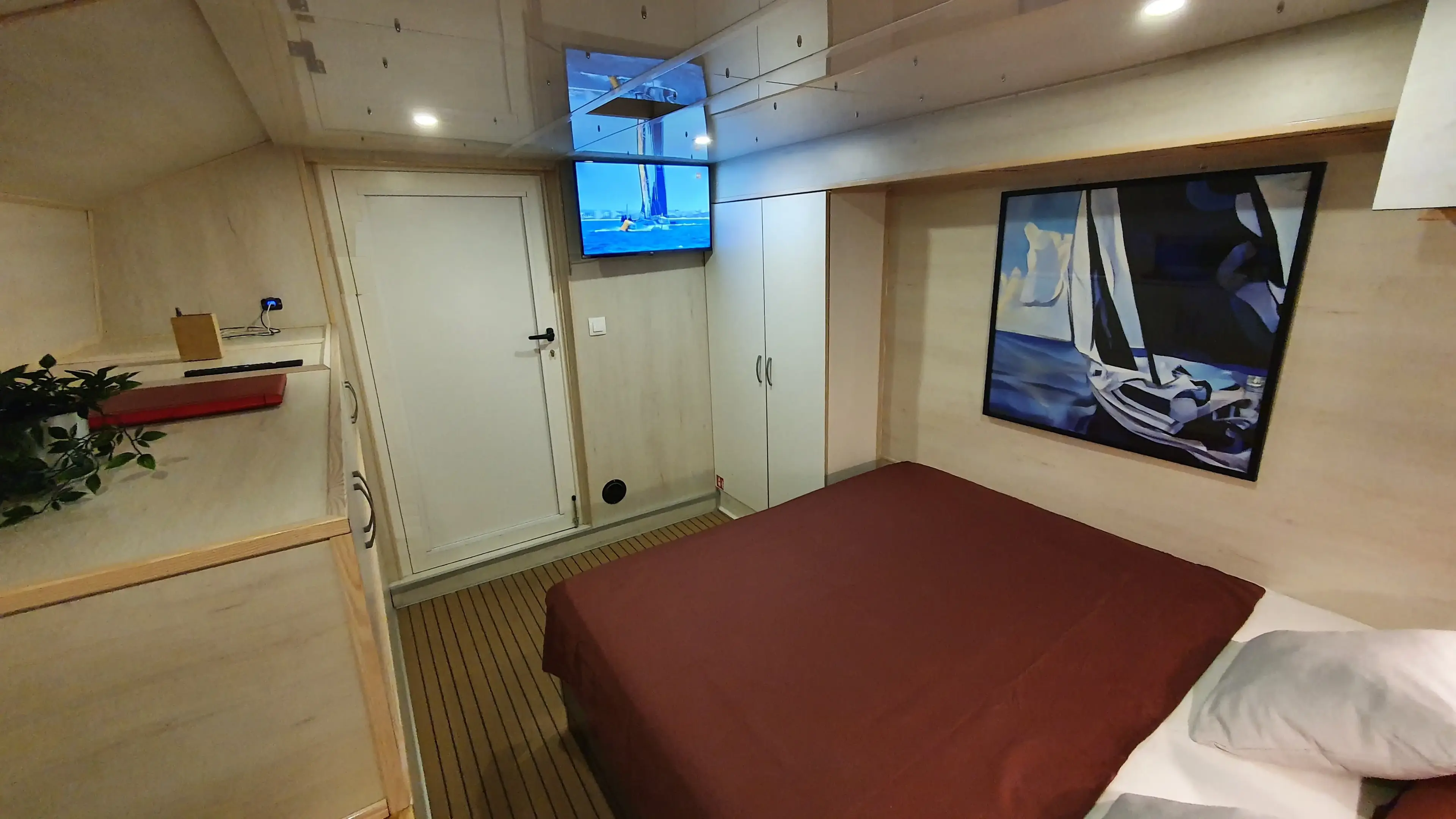 UPWIND 50 thumbnail 15