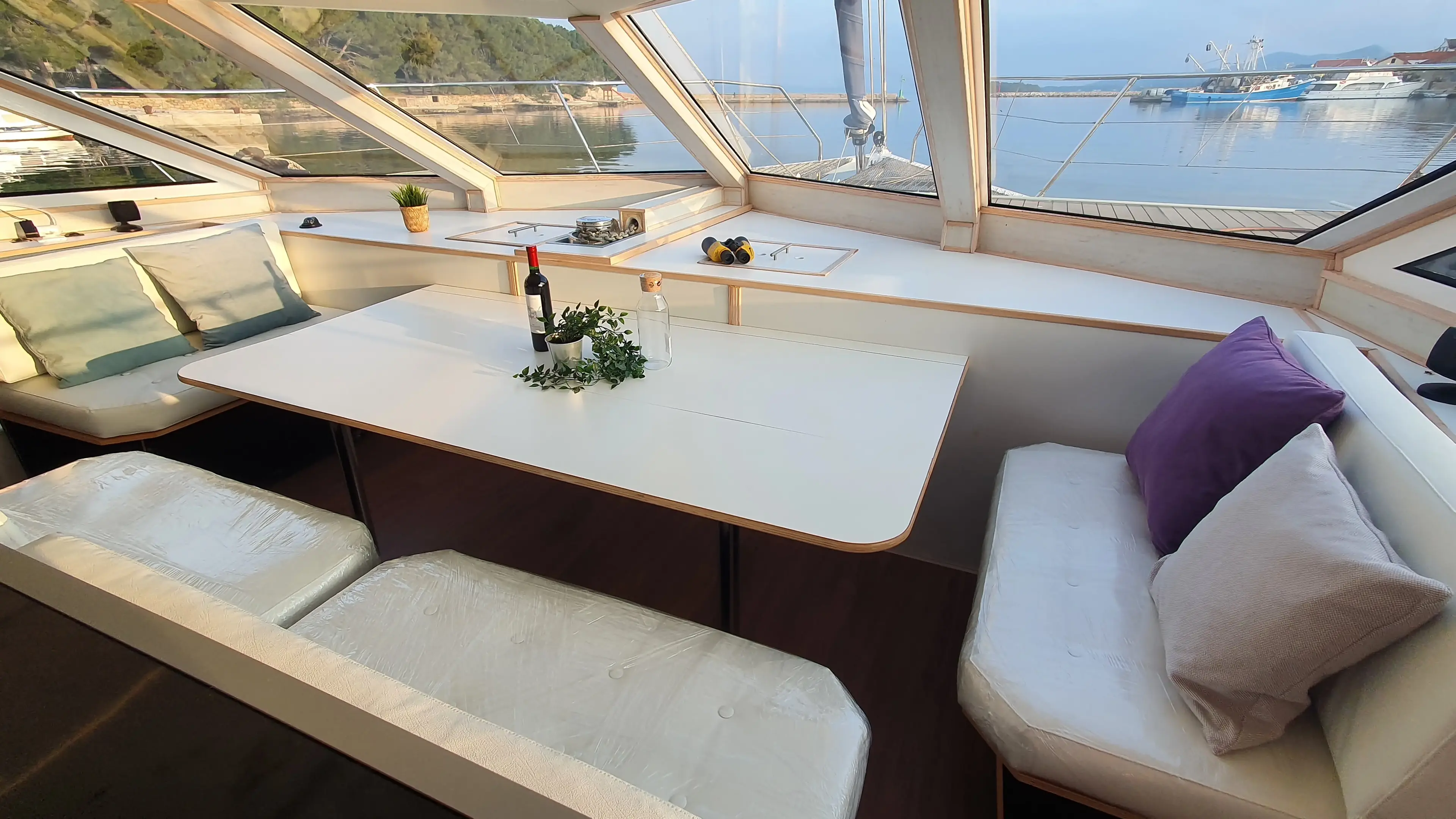 UPWIND 50 thumbnail 21