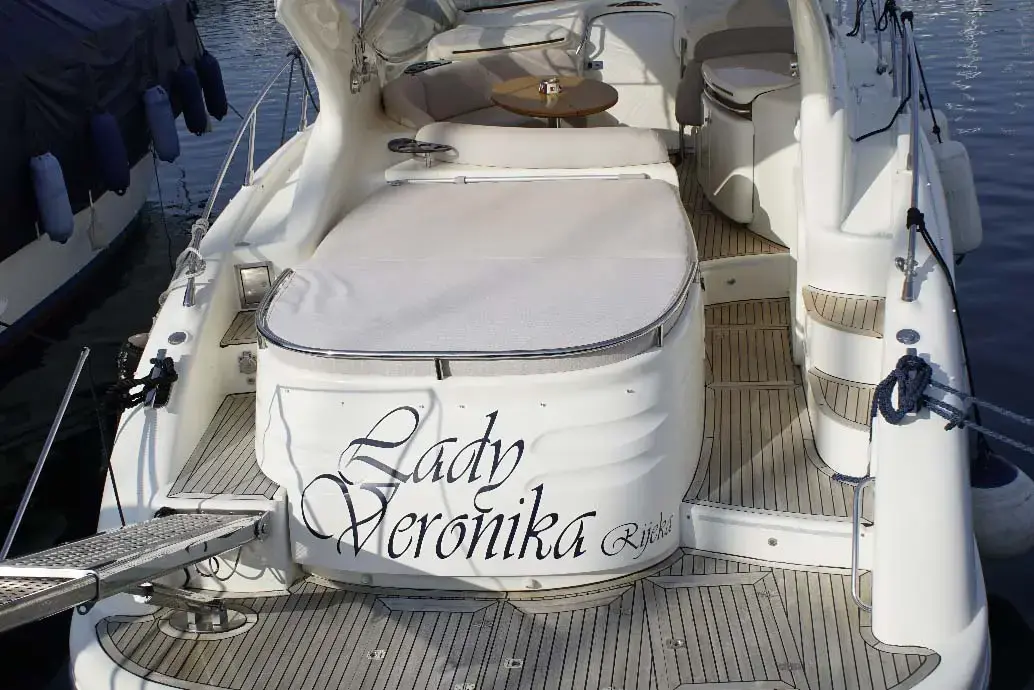 Lady Veronika thumbnail 4