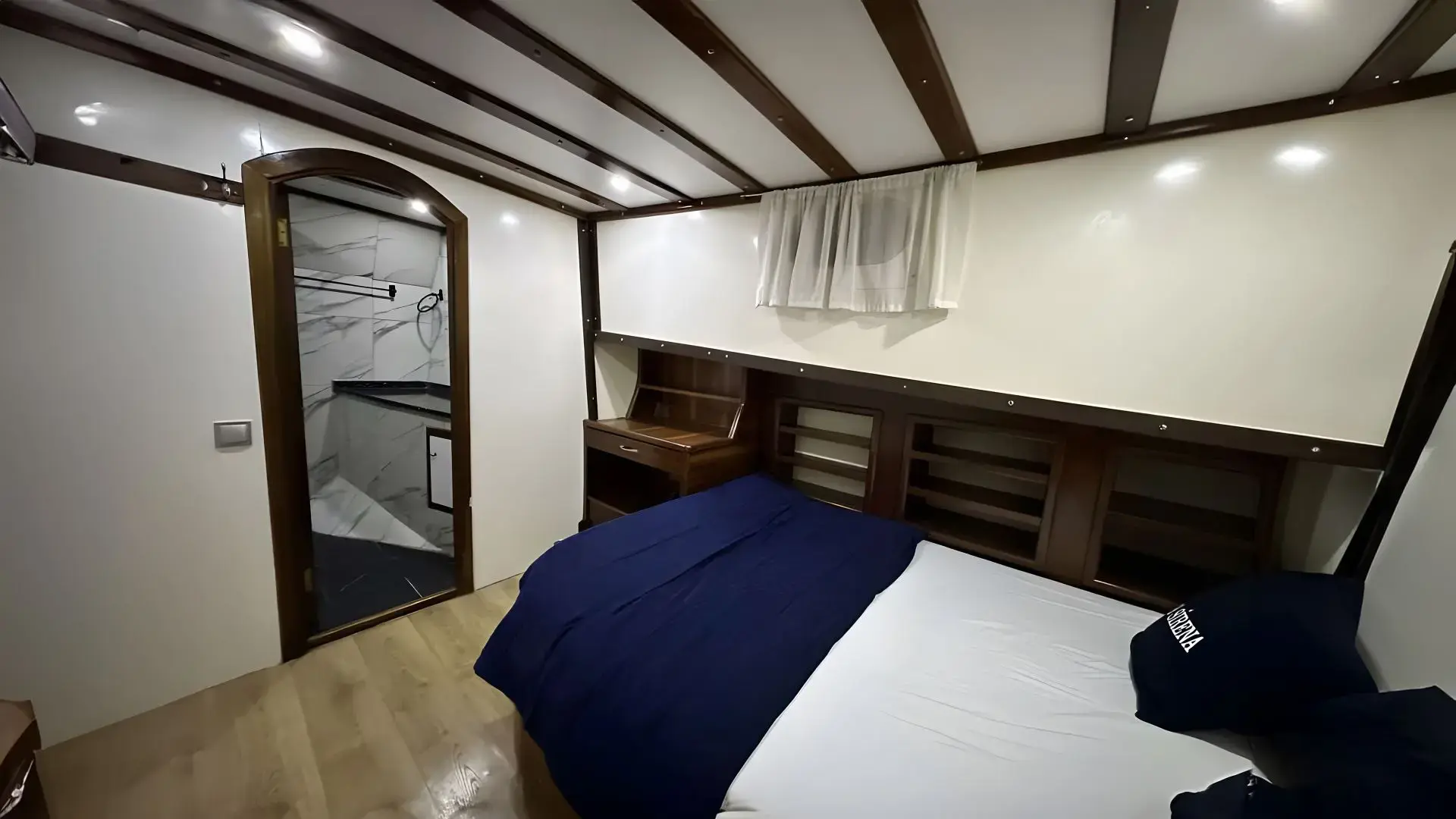 Premium + thumbnail 33