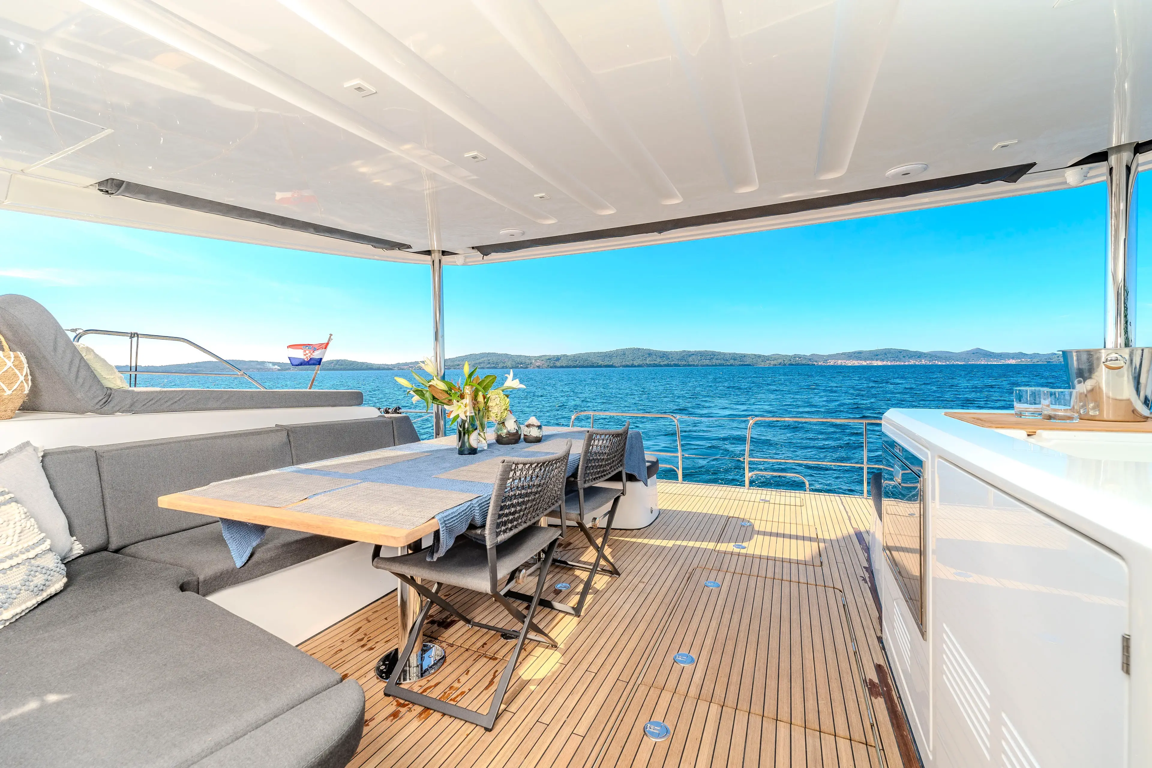 BLACK CAVIAR thumbnail 4