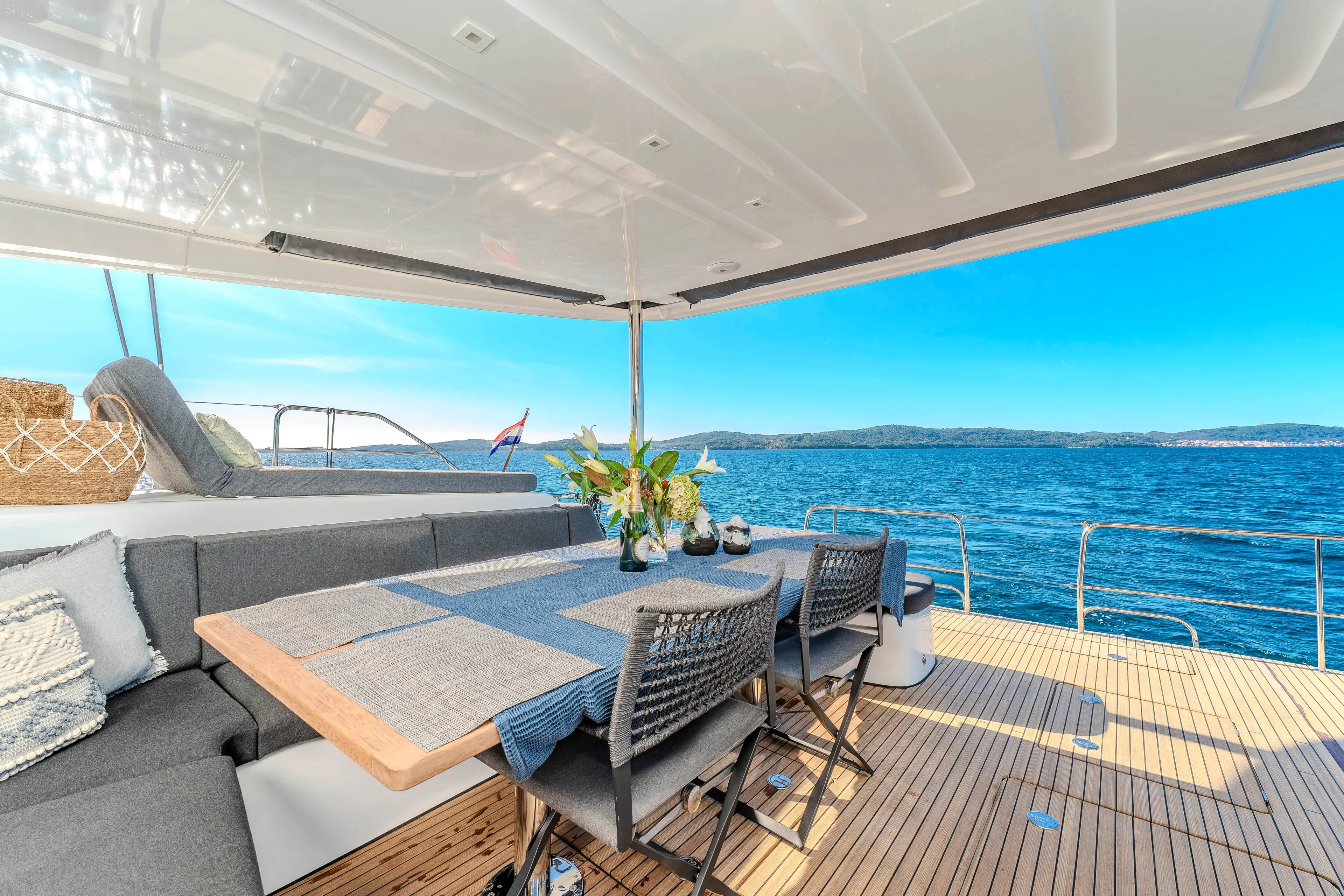 BLACK CAVIAR thumbnail 5