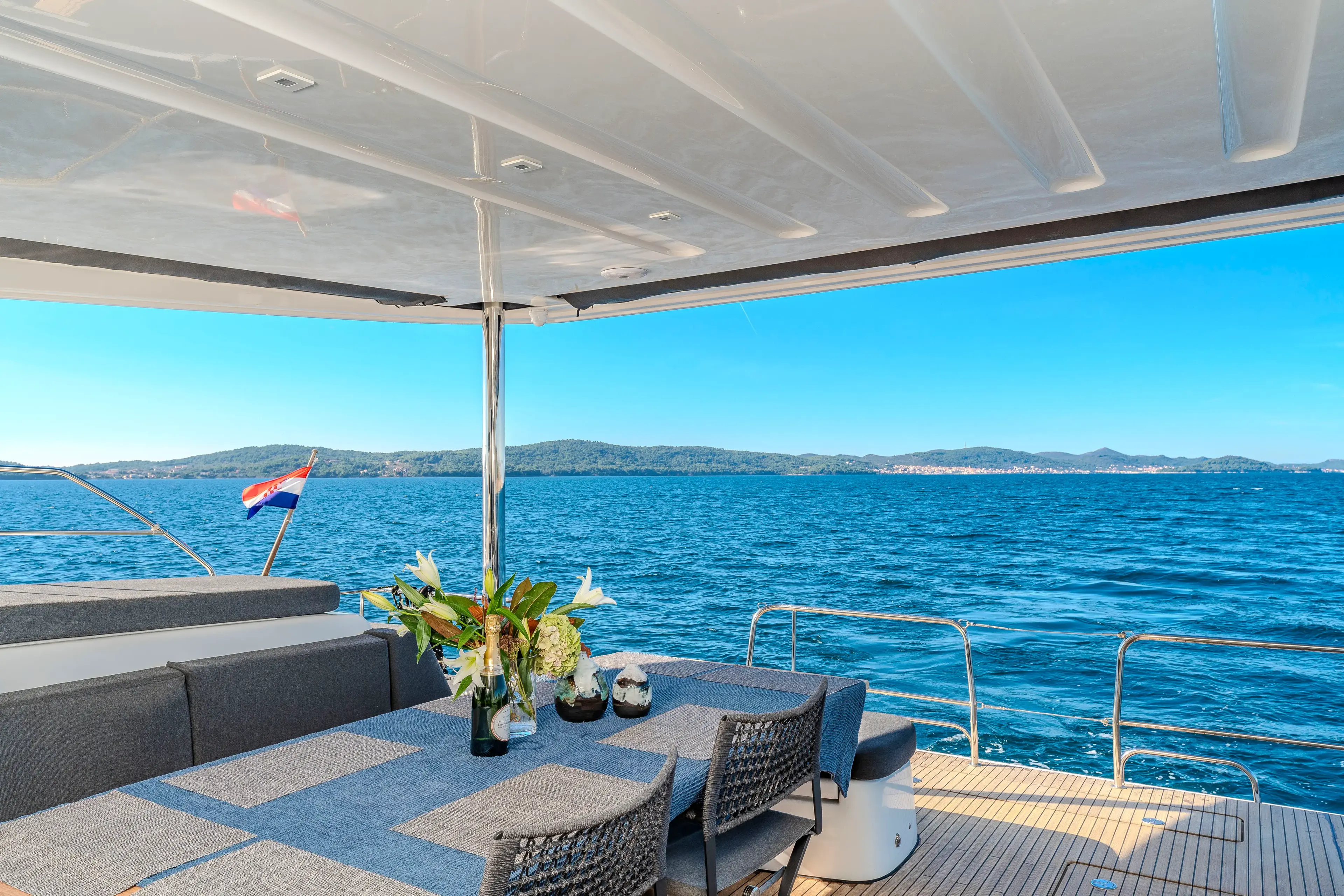 BLACK CAVIAR thumbnail 6