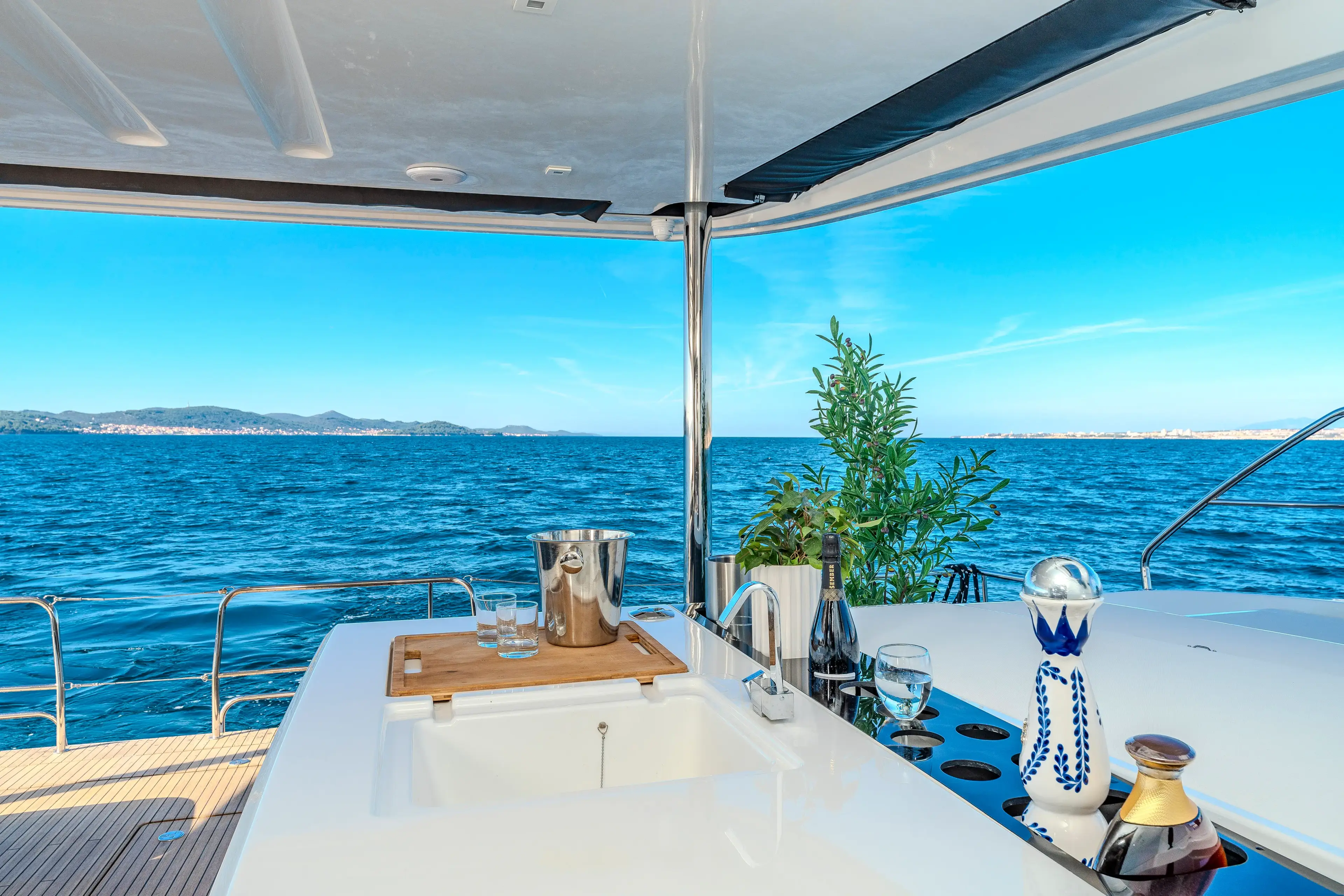 BLACK CAVIAR thumbnail 8