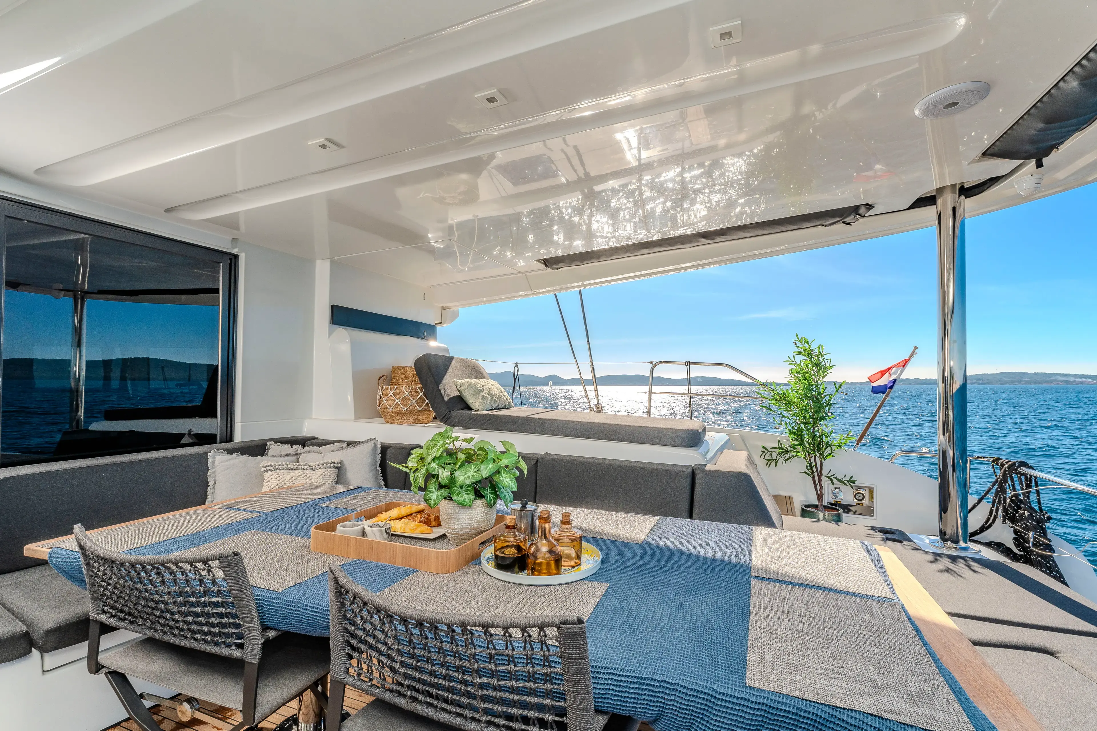 BLACK CAVIAR thumbnail 10