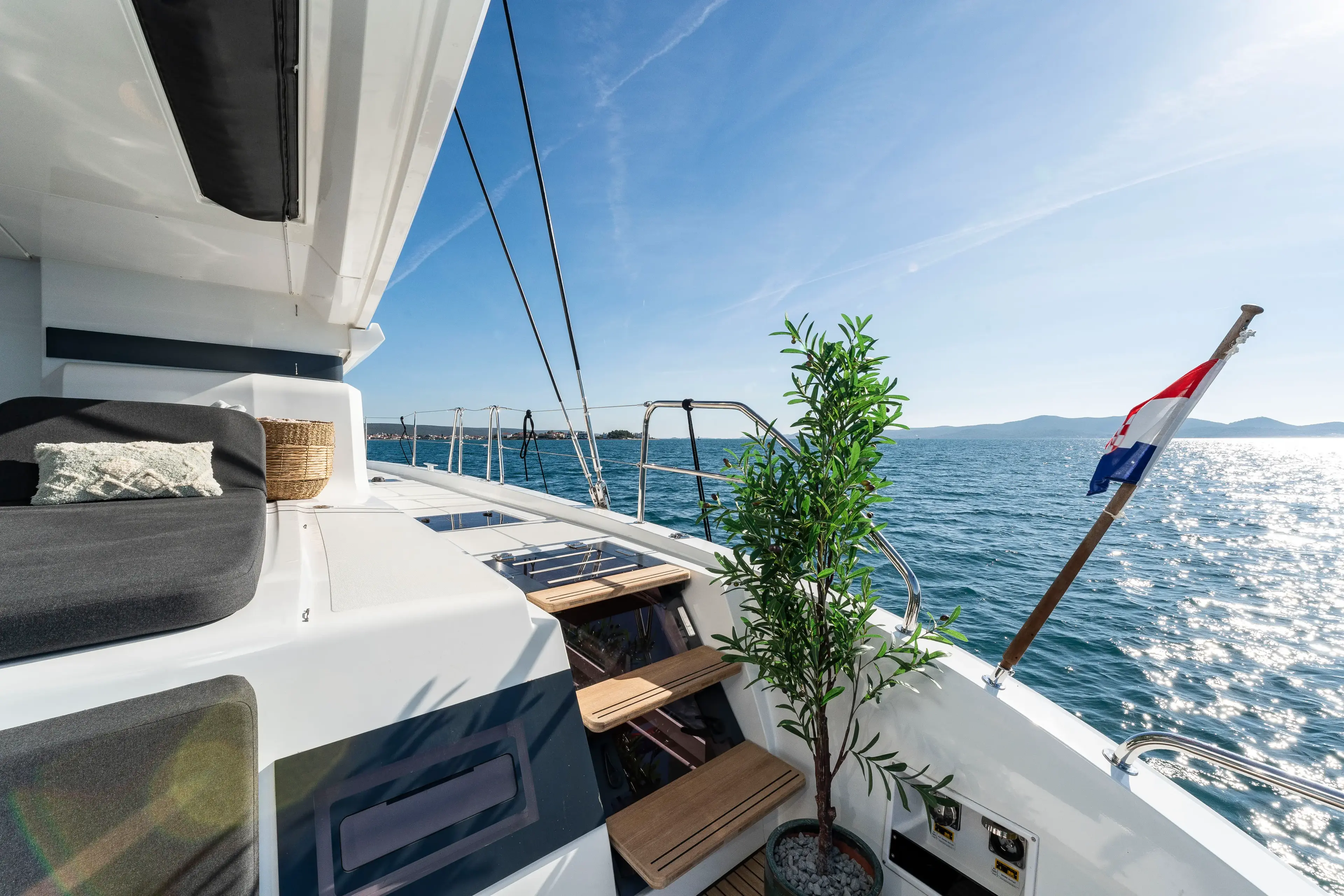 BLACK CAVIAR thumbnail 18