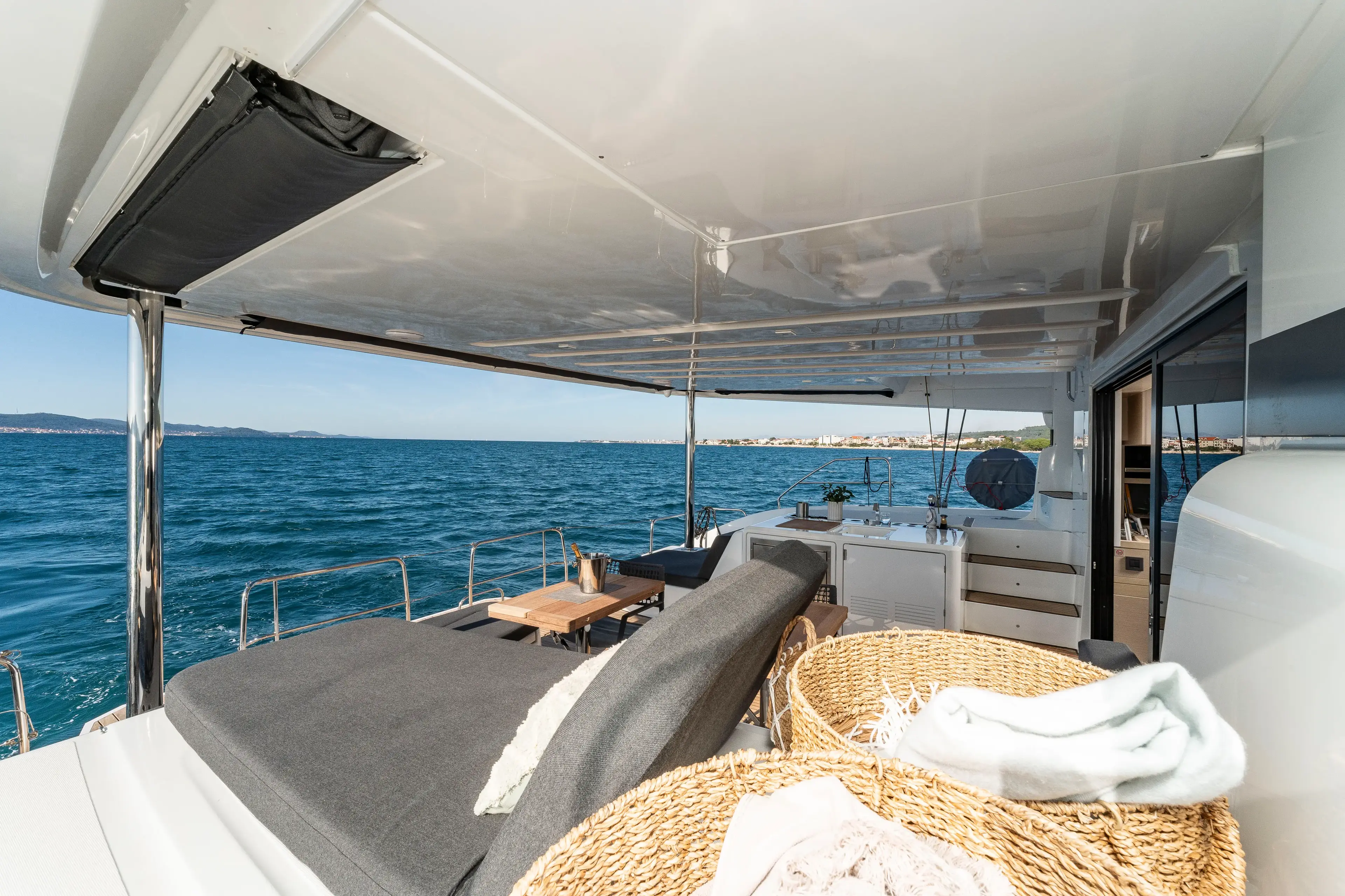 BLACK CAVIAR thumbnail 19