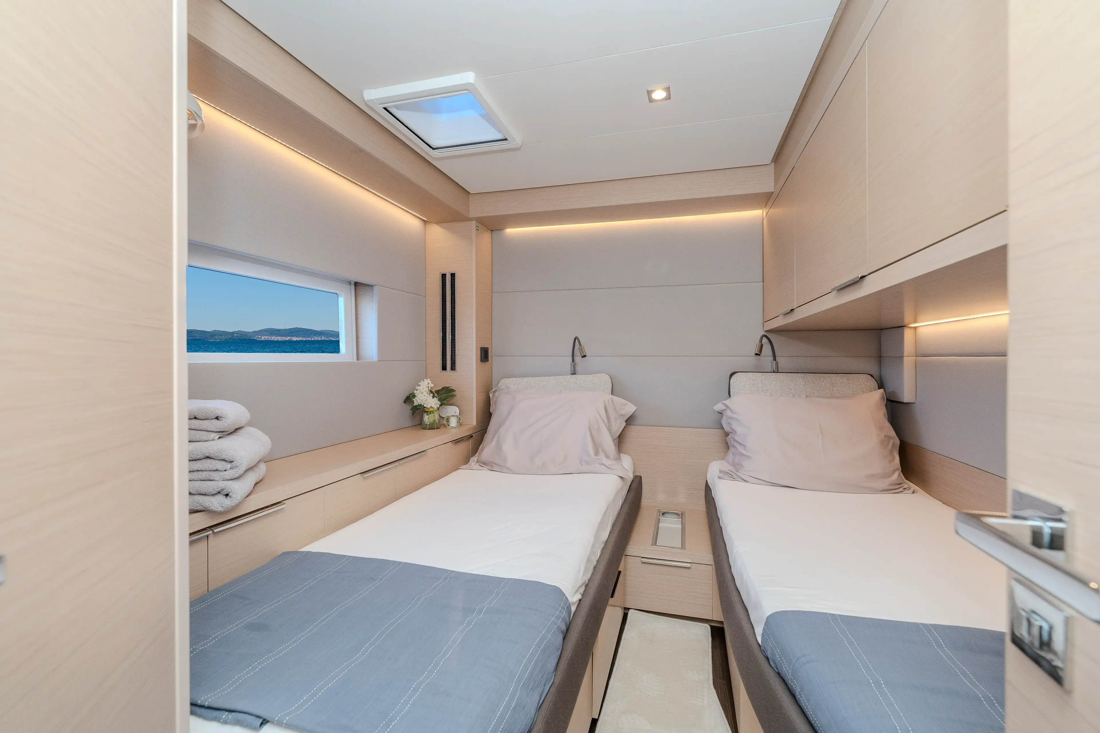 BLACK CAVIAR thumbnail 21