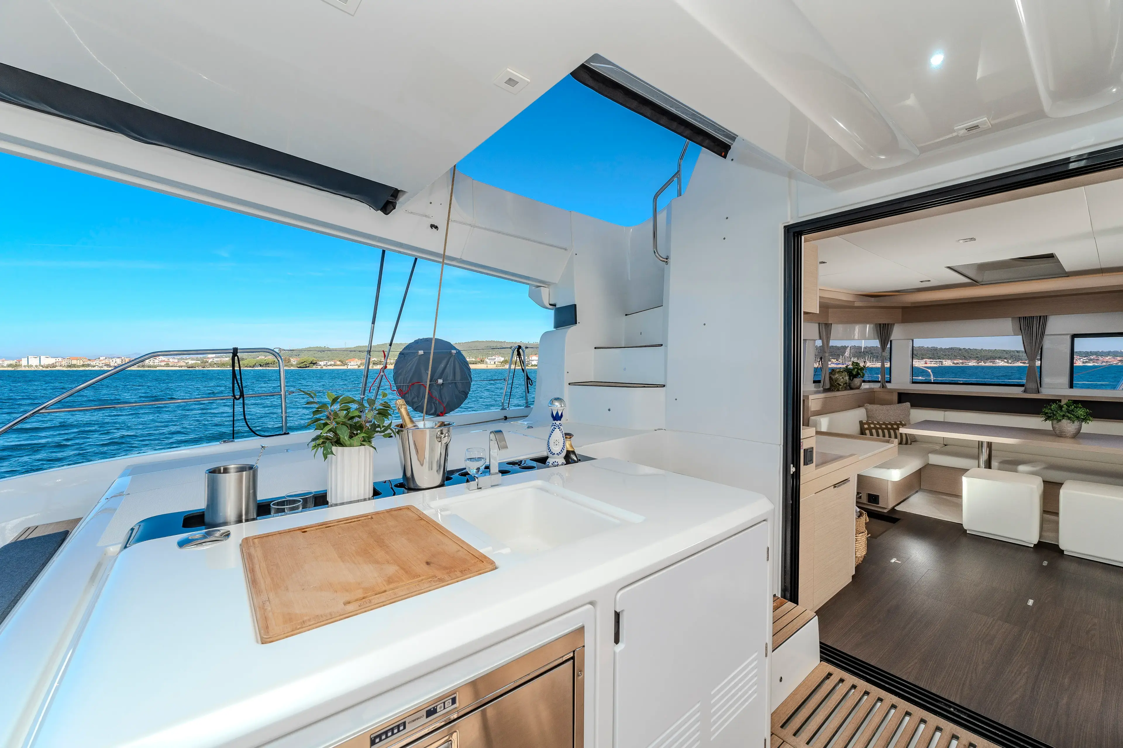 BLACK CAVIAR thumbnail 24