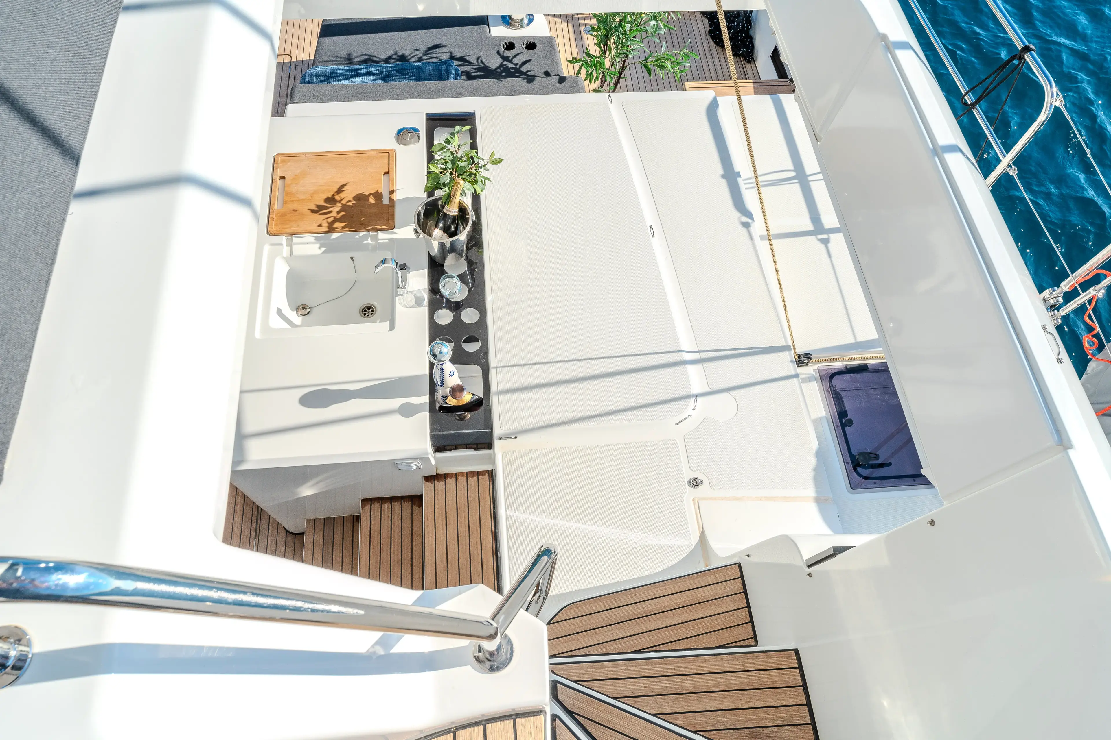 BLACK CAVIAR thumbnail 36