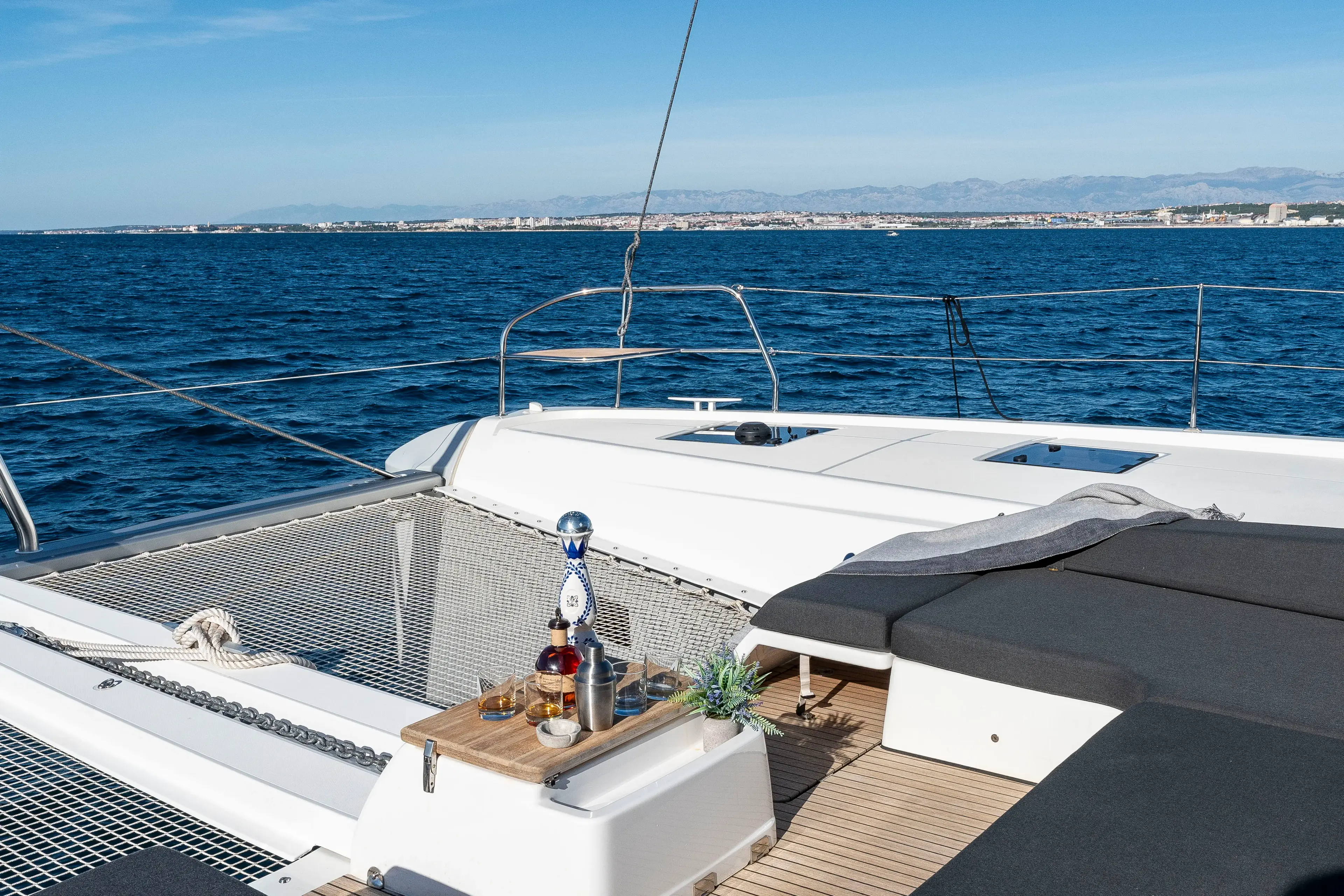 BLACK CAVIAR thumbnail 44