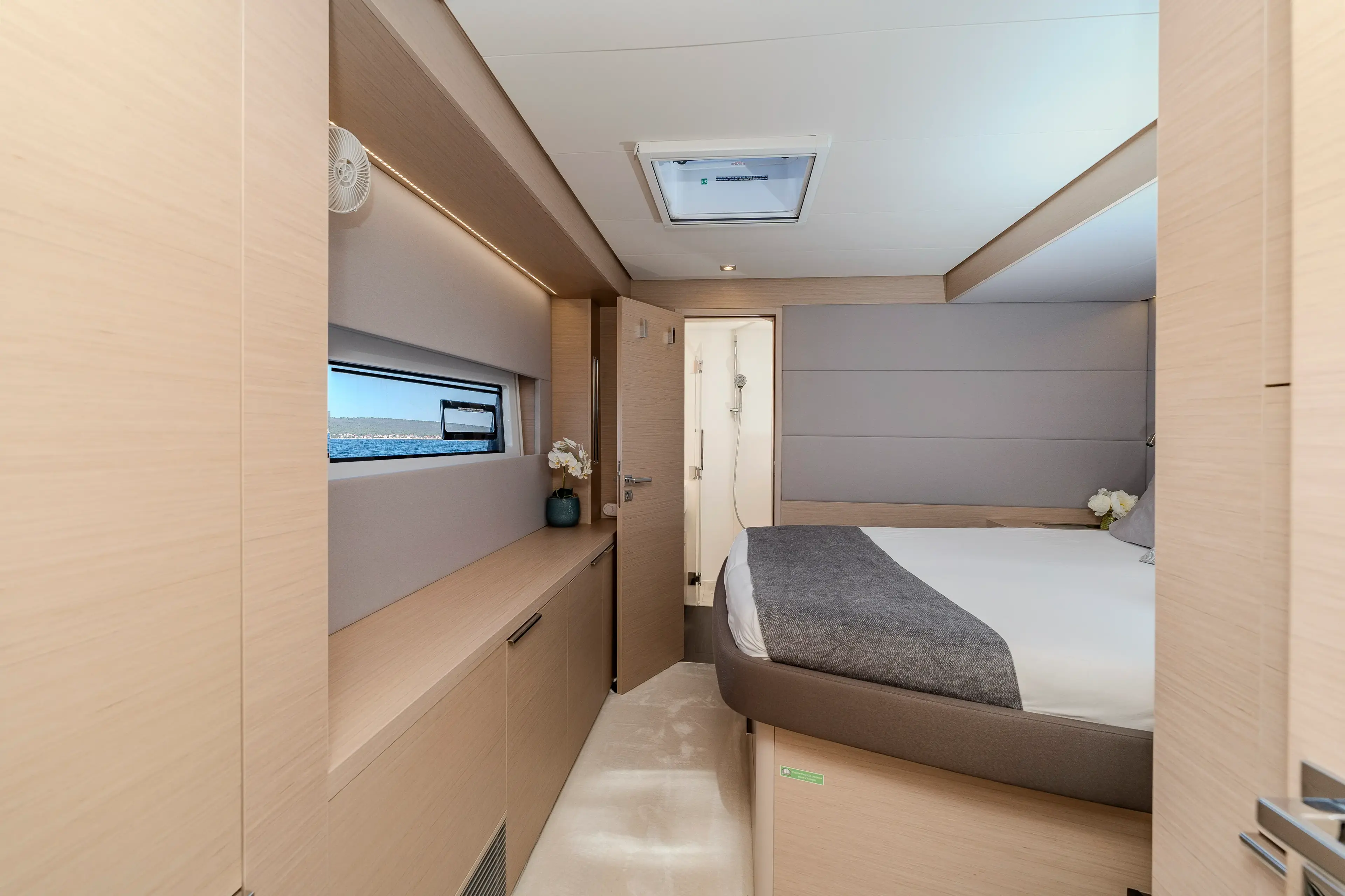 BLACK CAVIAR thumbnail 59