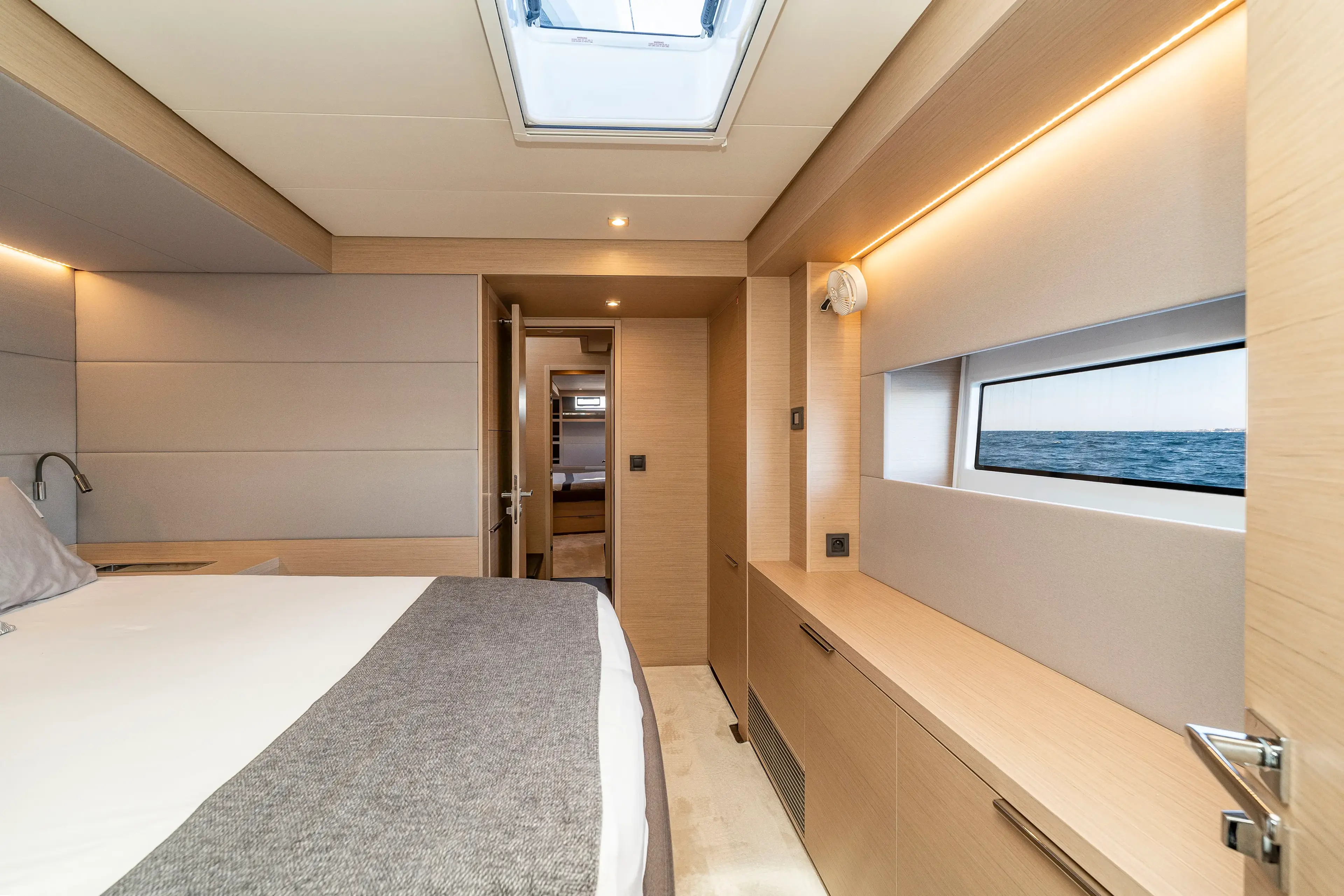 BLACK CAVIAR thumbnail 61