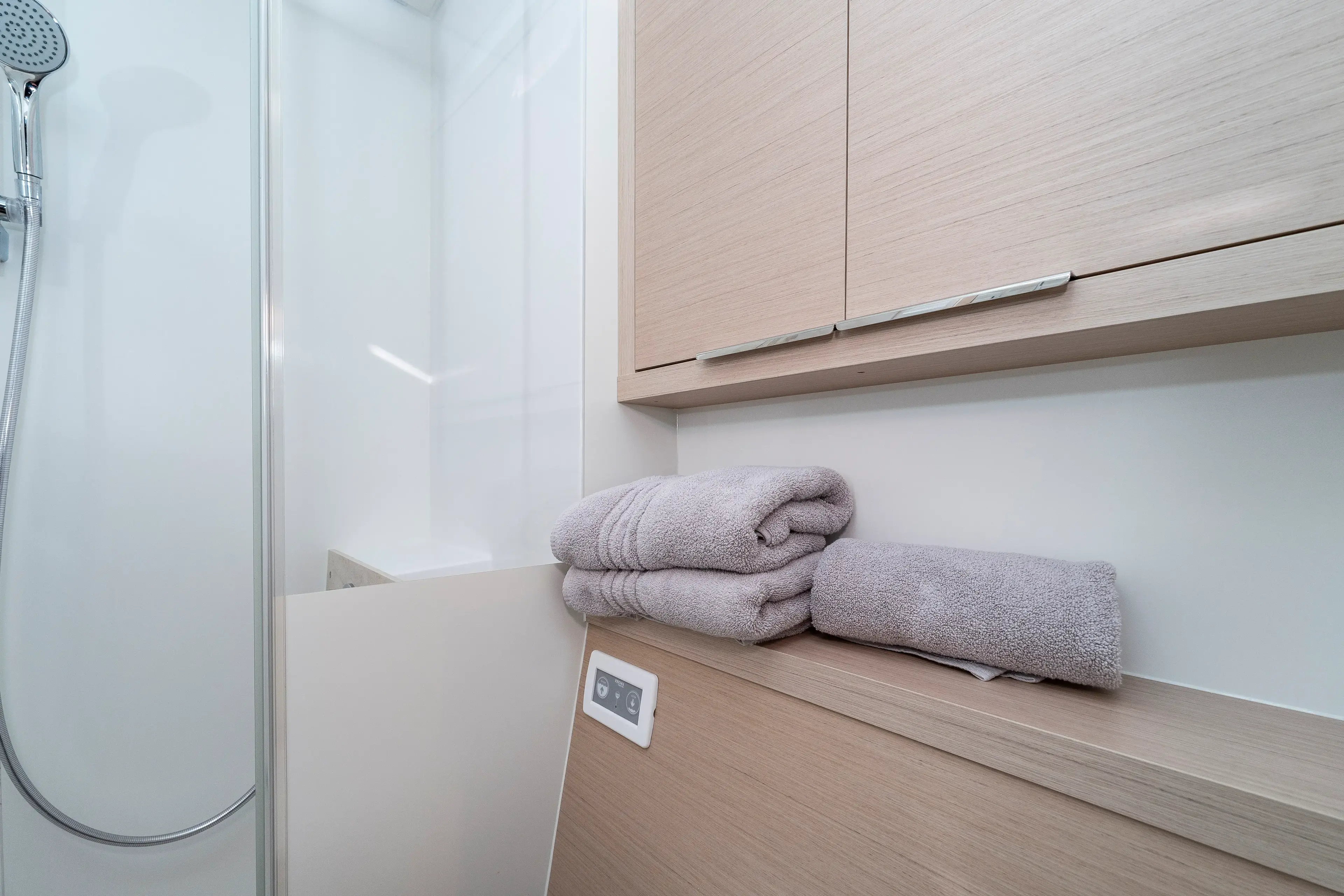 BLACK CAVIAR thumbnail 63