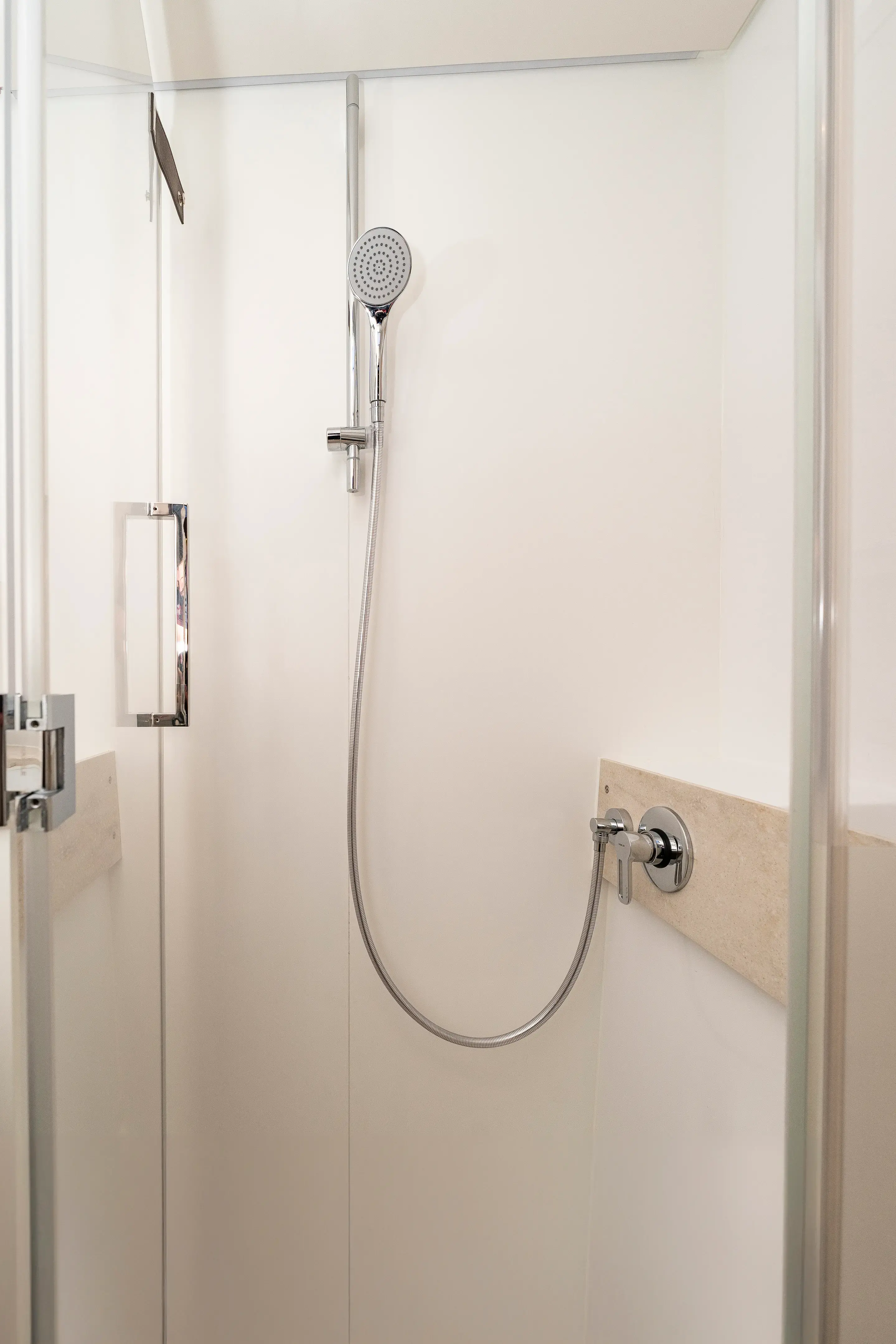 BLACK CAVIAR thumbnail 64