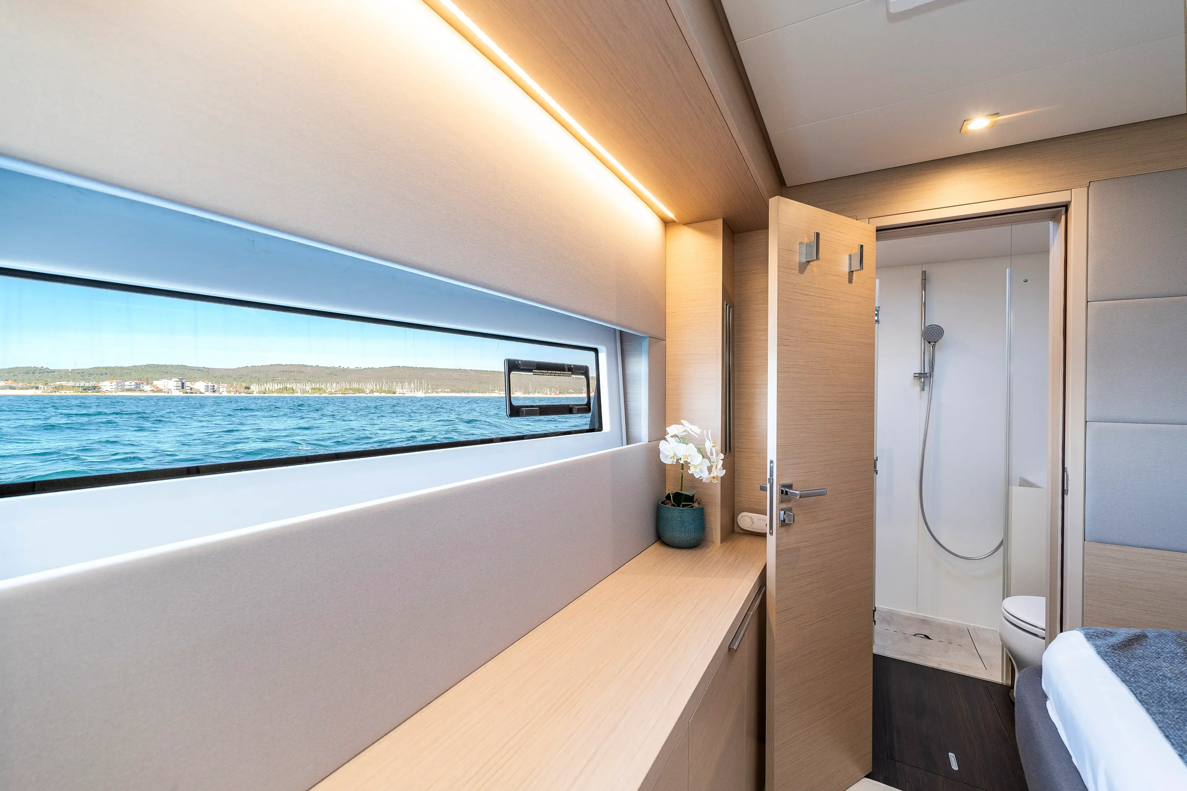 BLACK CAVIAR thumbnail 66