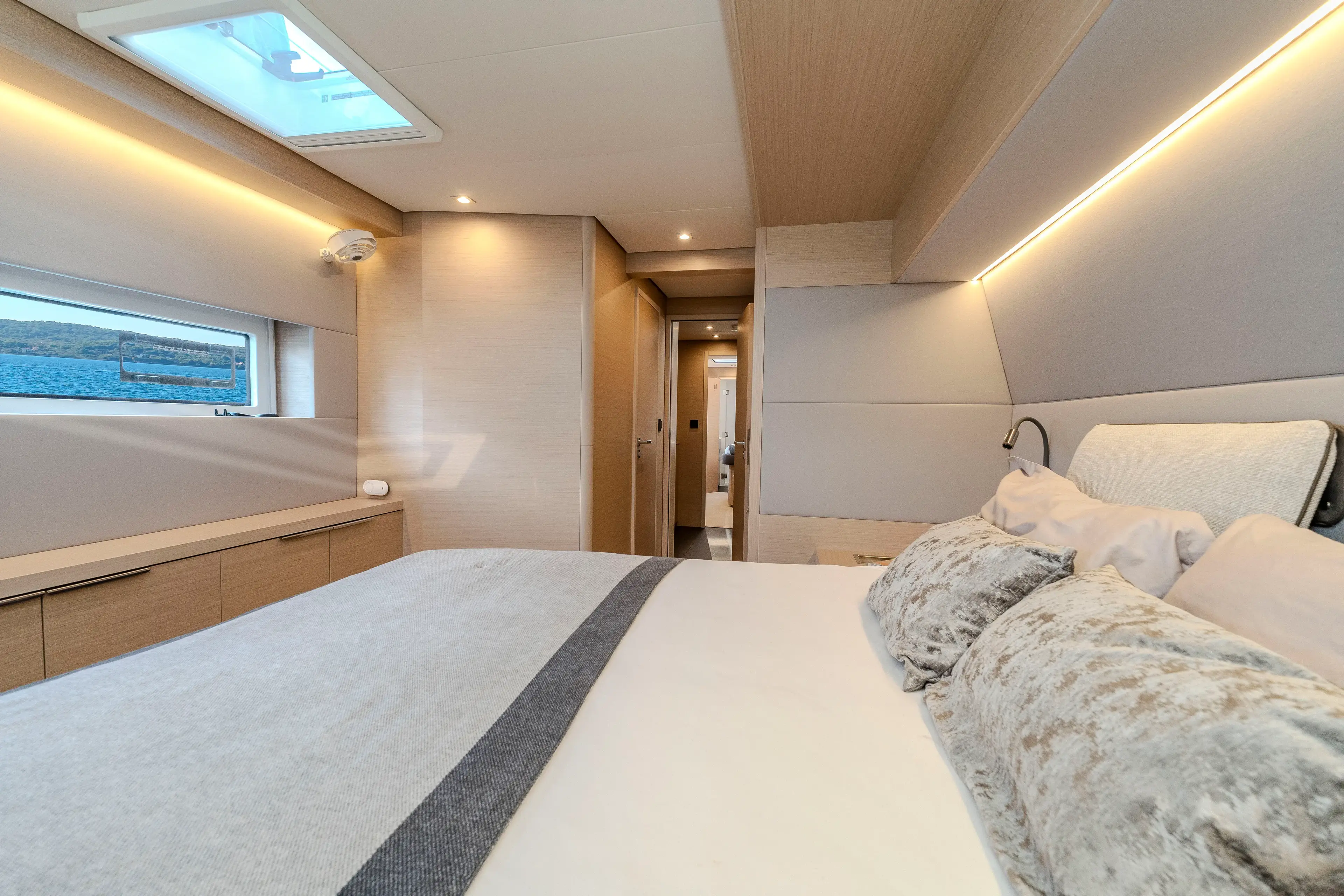 BLACK CAVIAR thumbnail 69